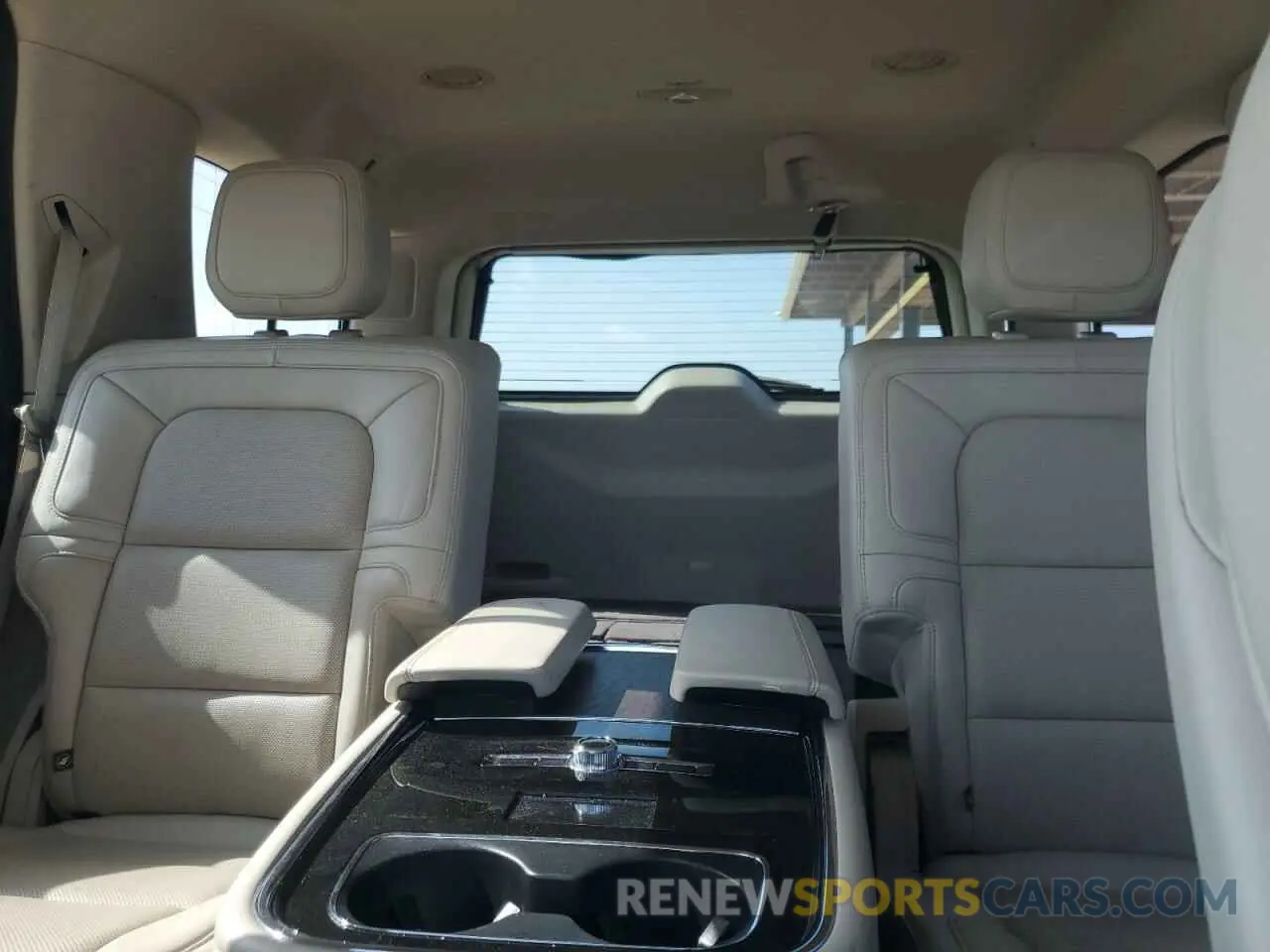 10 Photograph of a damaged car 5LMJJ2LT5LEL15525 LINCOLN NAVIGATOR 2020