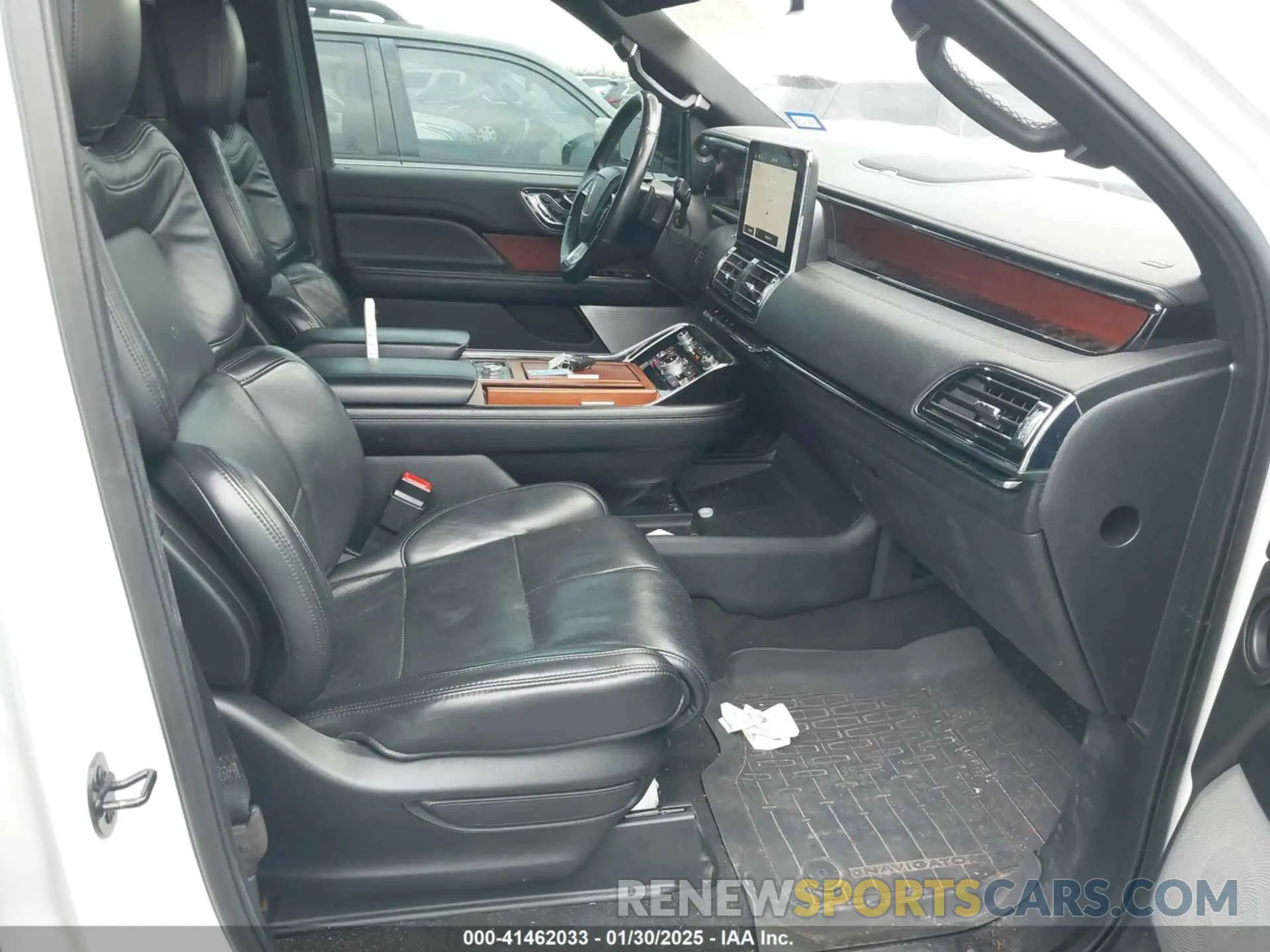 5 Photograph of a damaged car 5LMJJ2LT7LEL05241 LINCOLN NAVIGATOR 2020