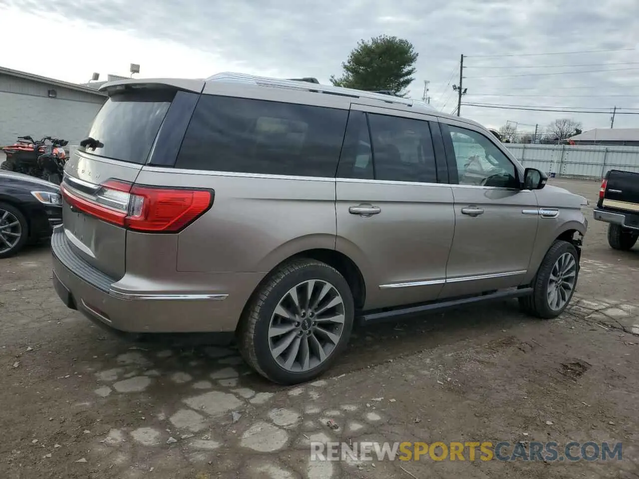 3 Photograph of a damaged car 5LMJJ2LT7LEL15137 LINCOLN NAVIGATOR 2020