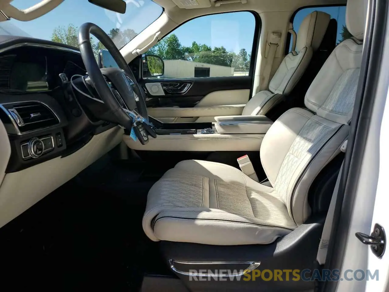 7 Photograph of a damaged car 5LMJJ2TT4LEL00935 LINCOLN NAVIGATOR 2020