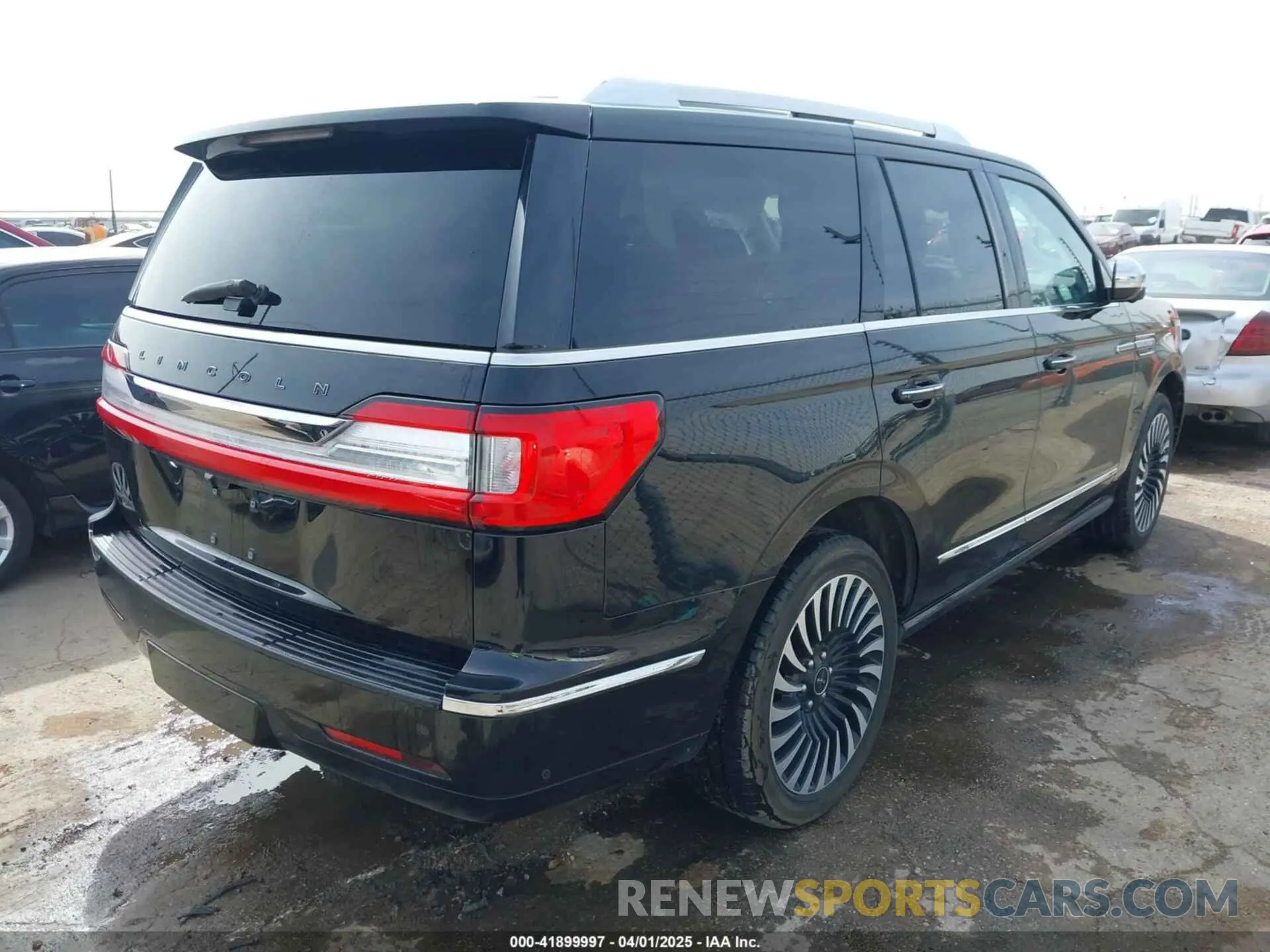4 Photograph of a damaged car 5LMJJ2TTXLEL17917 LINCOLN NAVIGATOR 2020