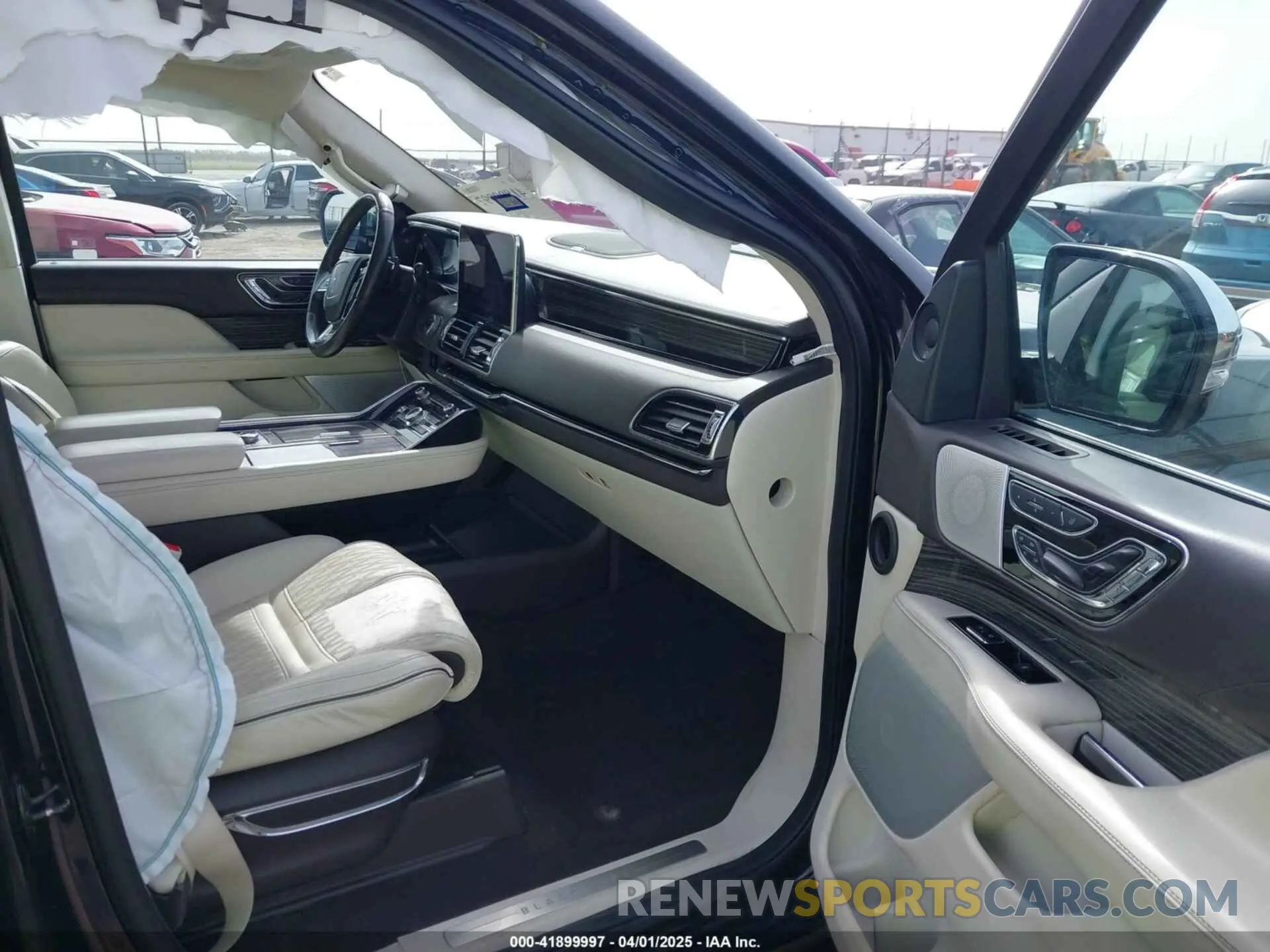 5 Photograph of a damaged car 5LMJJ2TTXLEL17917 LINCOLN NAVIGATOR 2020