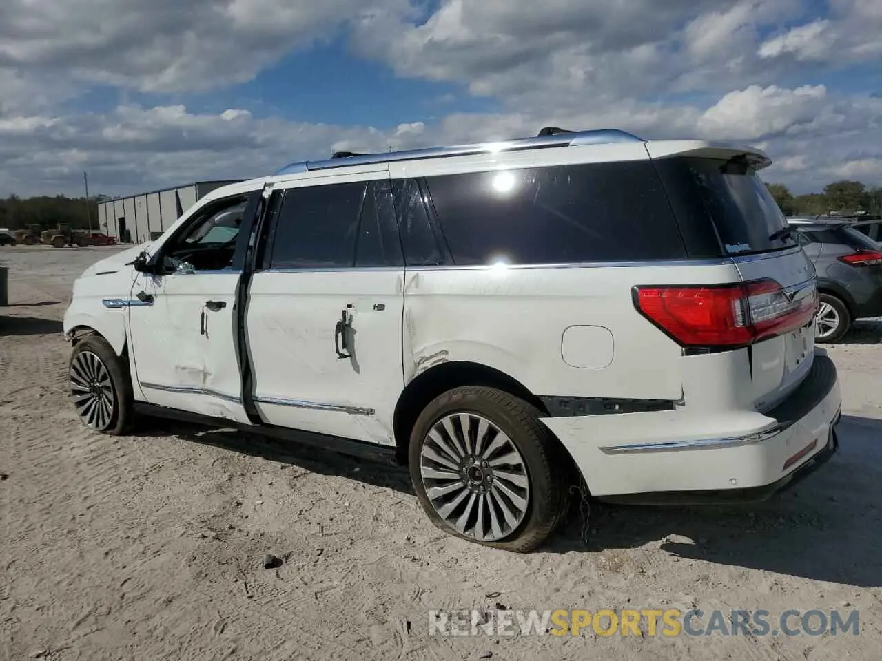 2 Photograph of a damaged car 5LMJJ3LT1LEL08044 LINCOLN NAVIGATOR 2020