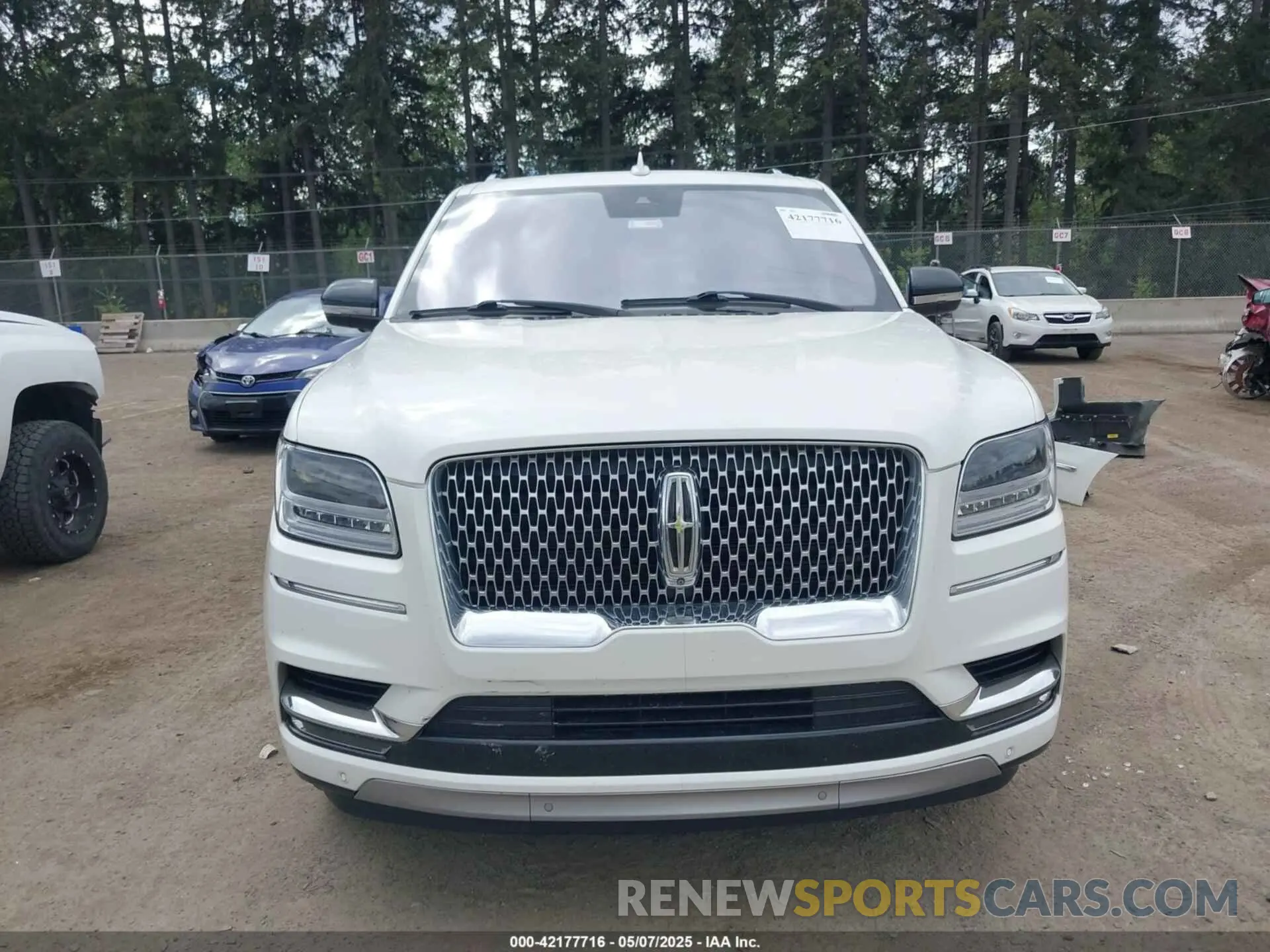 13 Photograph of a damaged car 5LMJJ3LT3LEL05128 LINCOLN NAVIGATOR 2020
