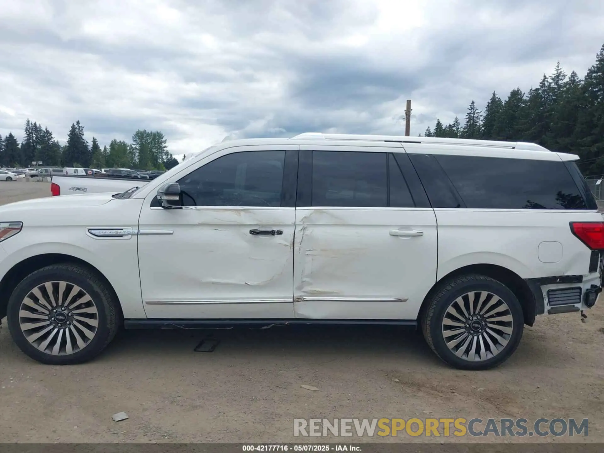 15 Photograph of a damaged car 5LMJJ3LT3LEL05128 LINCOLN NAVIGATOR 2020