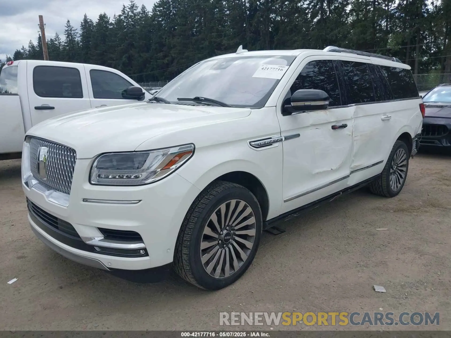 2 Photograph of a damaged car 5LMJJ3LT3LEL05128 LINCOLN NAVIGATOR 2020