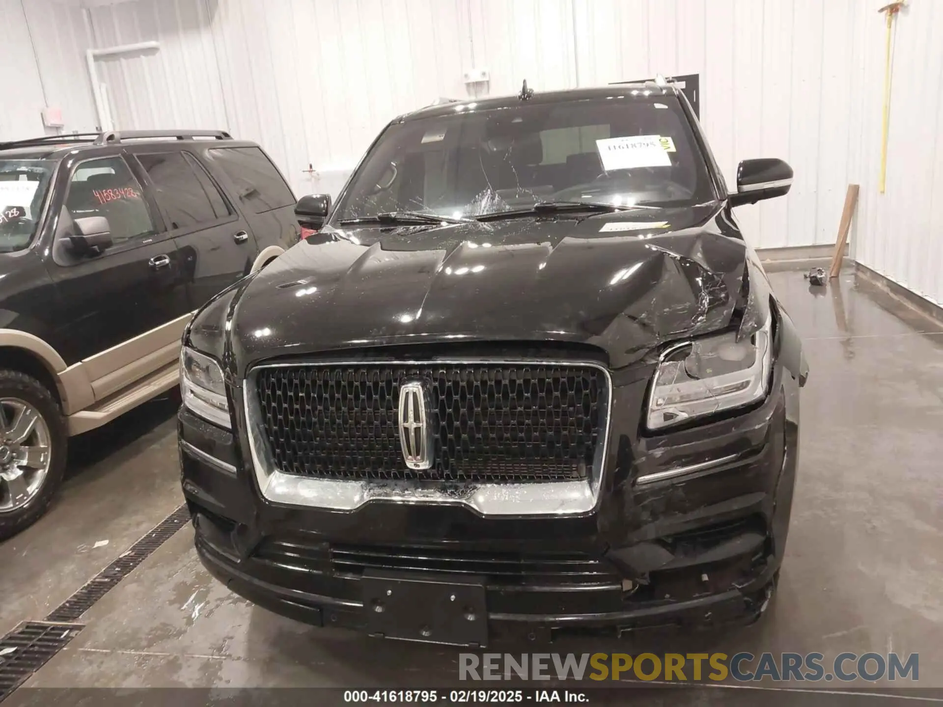 12 Photograph of a damaged car 5LMJJ3LT3LEL18476 LINCOLN NAVIGATOR 2020