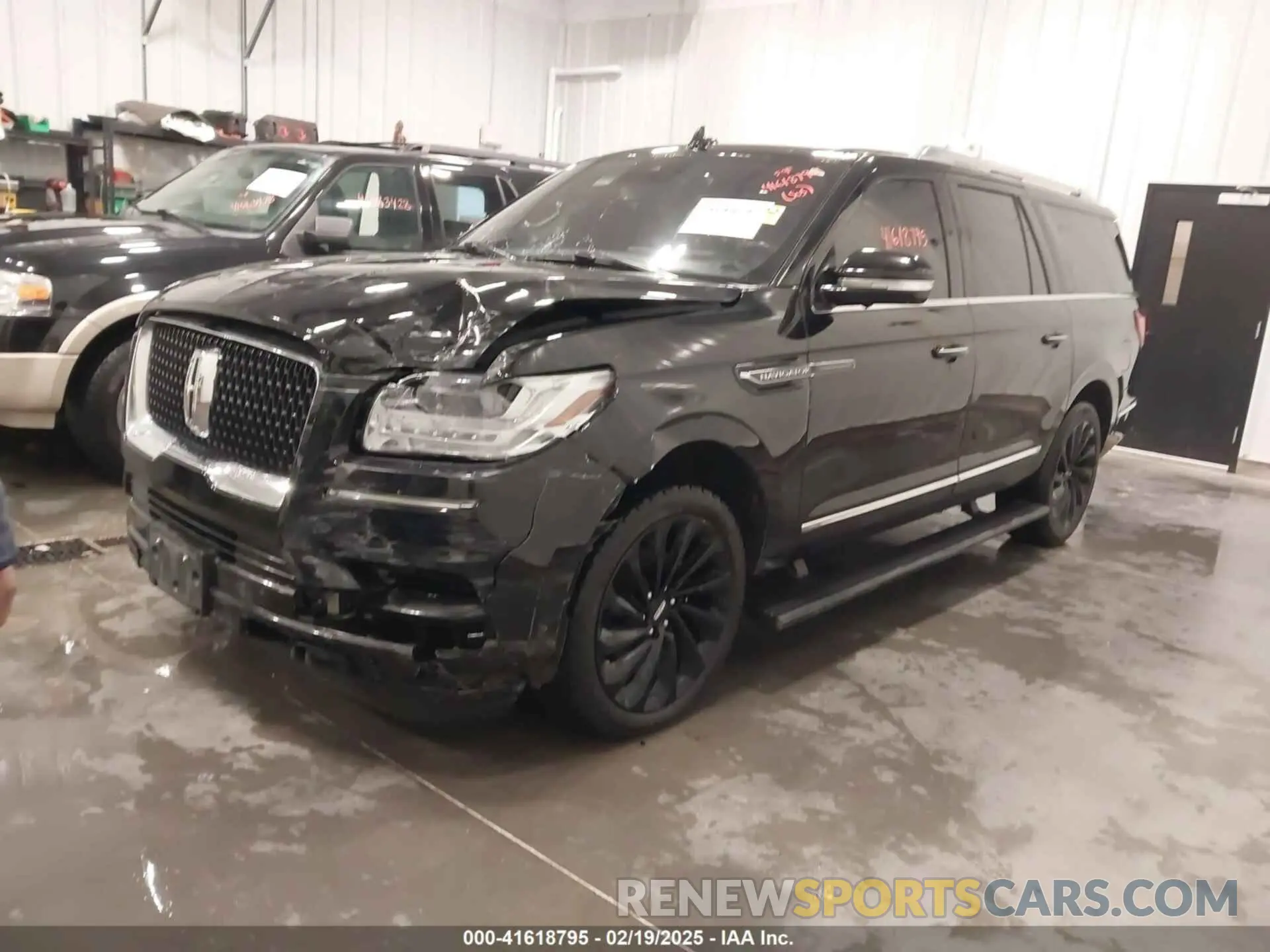 2 Photograph of a damaged car 5LMJJ3LT3LEL18476 LINCOLN NAVIGATOR 2020