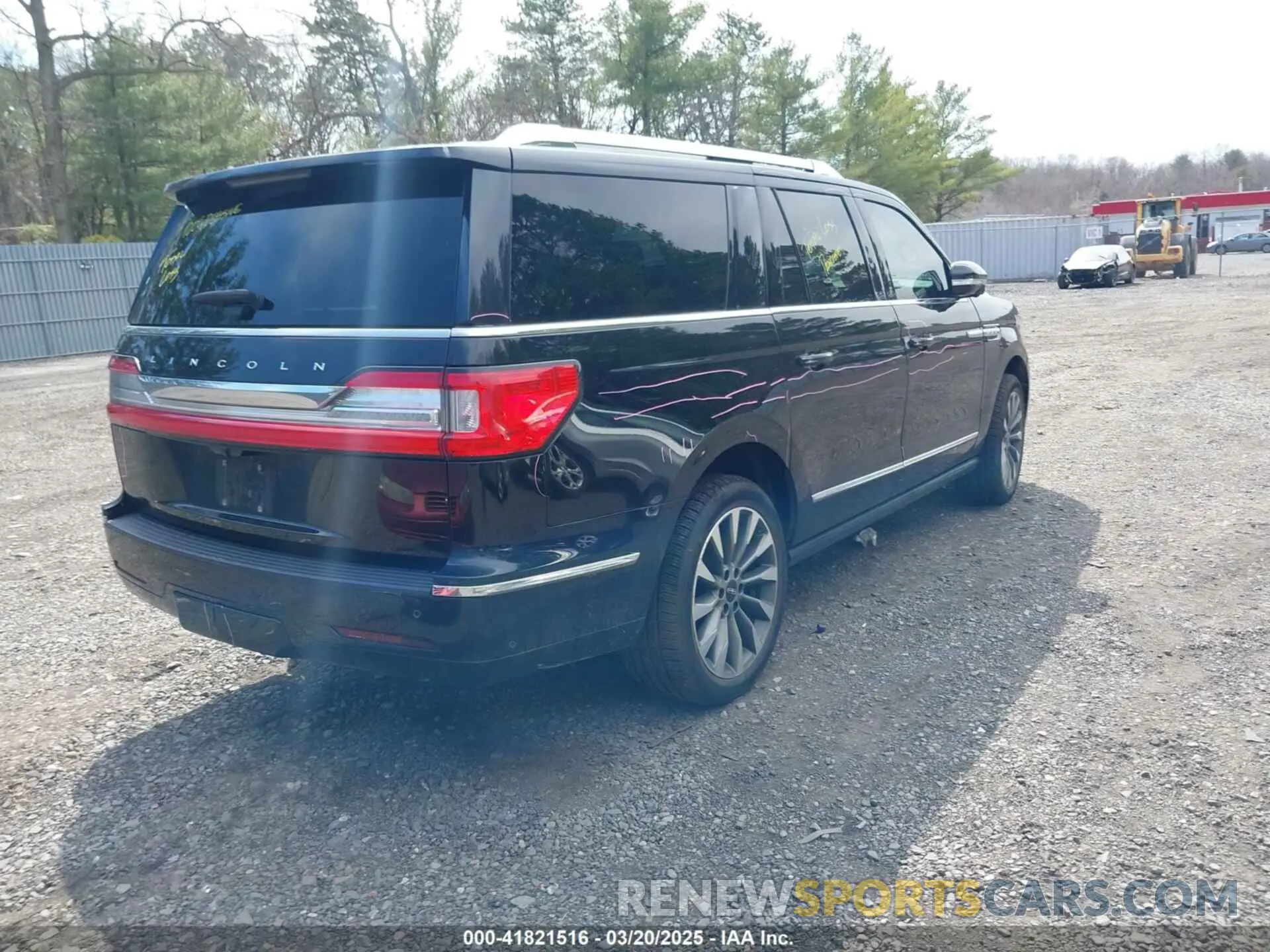 4 Photograph of a damaged car 5LMJJ3LT7LEL04385 LINCOLN NAVIGATOR 2020