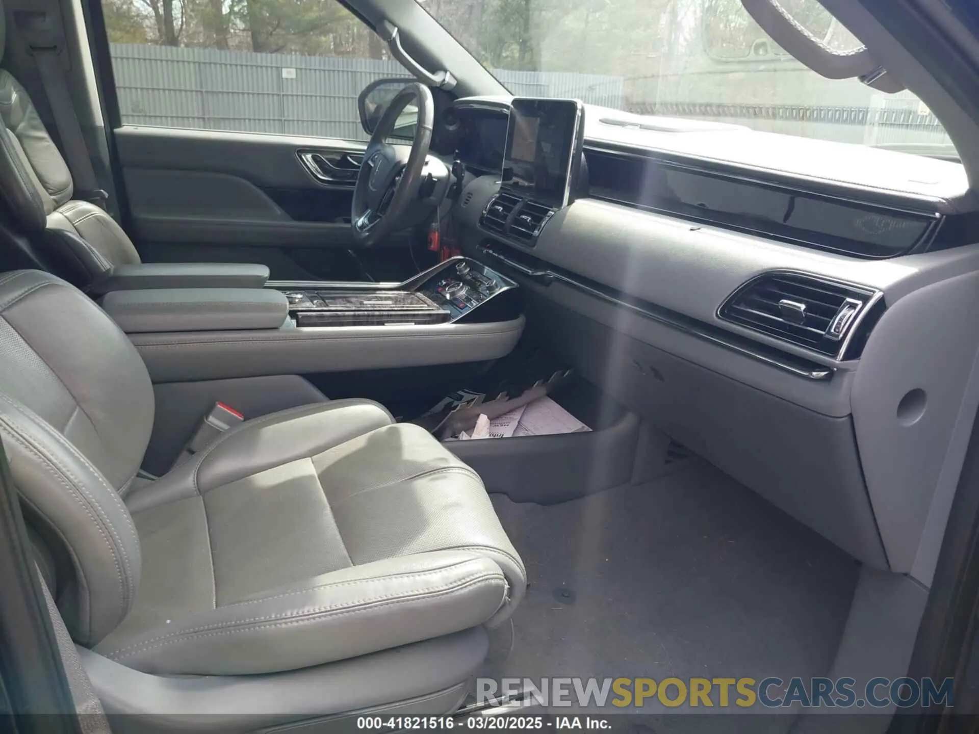 5 Photograph of a damaged car 5LMJJ3LT7LEL04385 LINCOLN NAVIGATOR 2020