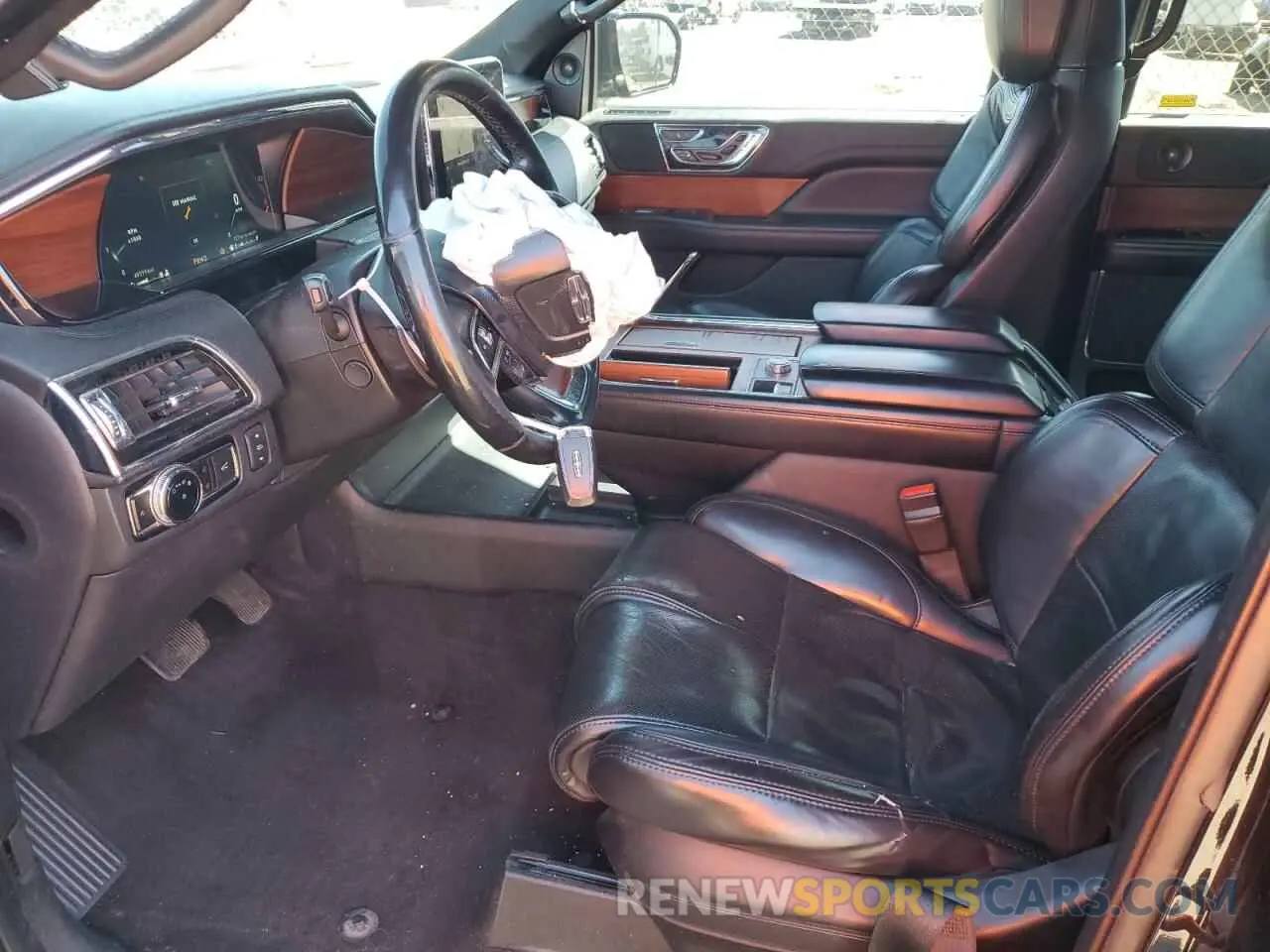 7 Photograph of a damaged car 5LMJJ3LTXLEL01870 LINCOLN NAVIGATOR 2020