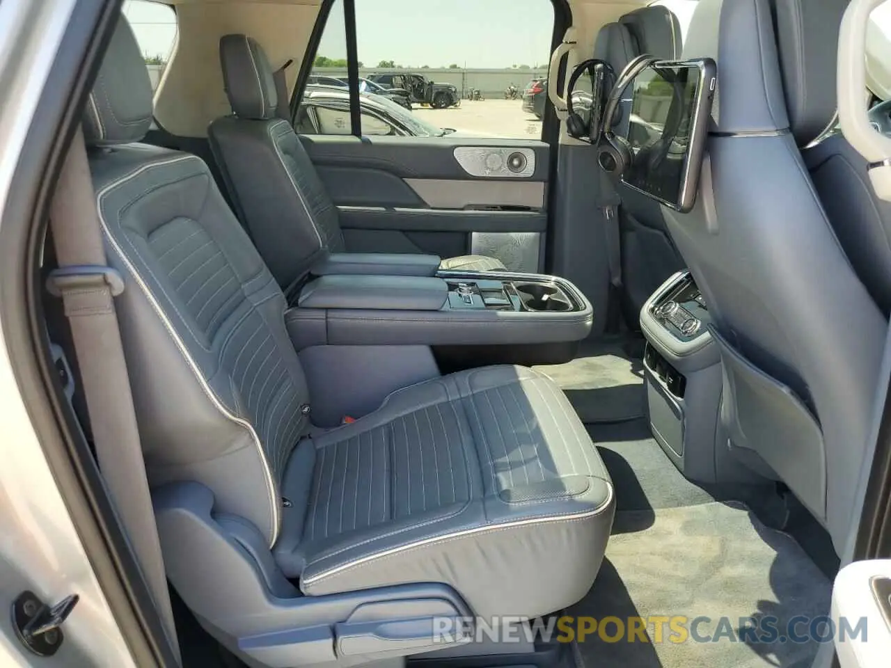 11 Фотография поврежденного автомобиля 5LMJJ3TT5LEL05146 LINCOLN NAVIGATOR 2020