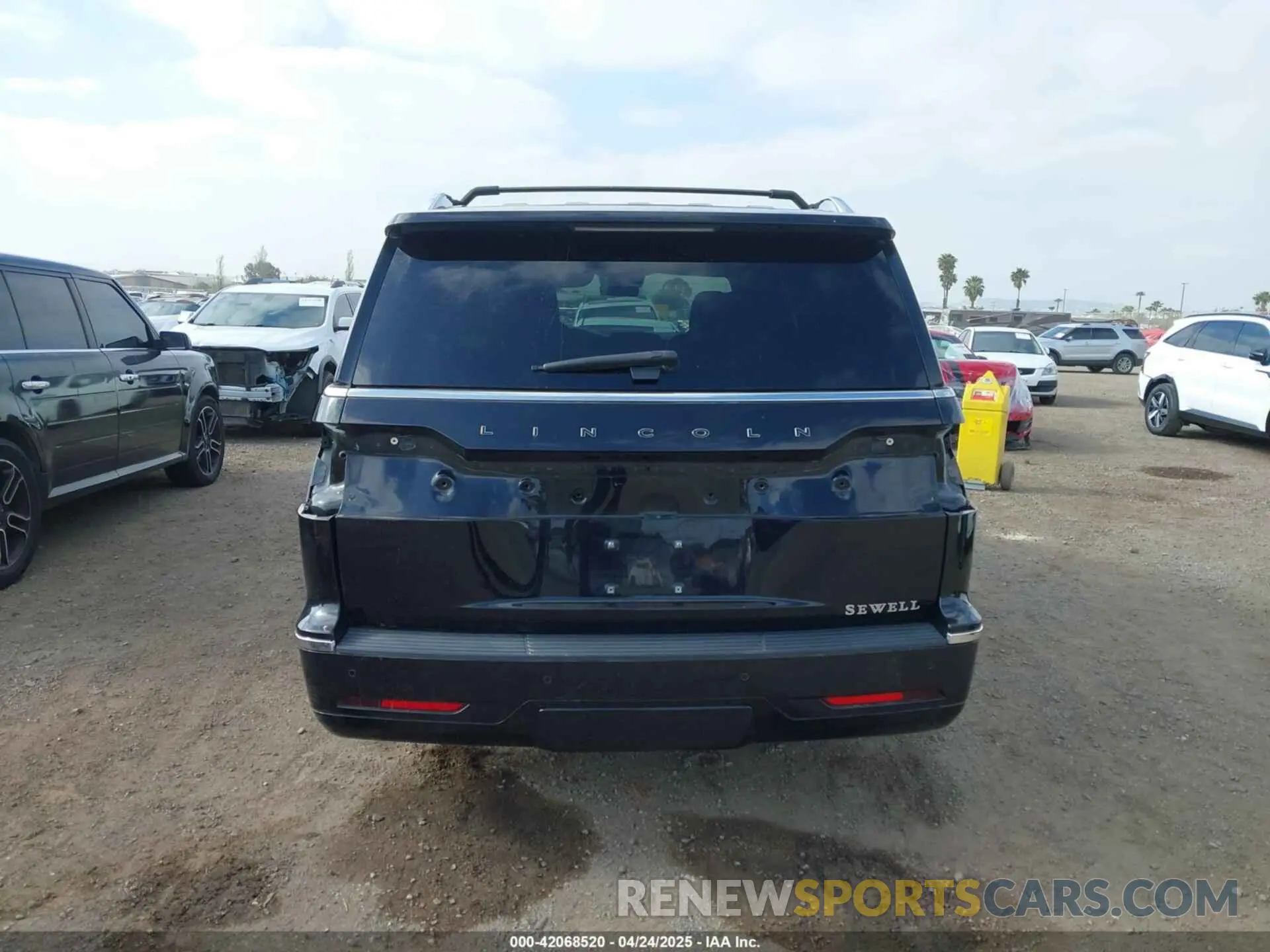 15 Photograph of a damaged car 5LMJJ3TT6LEL09528 LINCOLN NAVIGATOR 2020