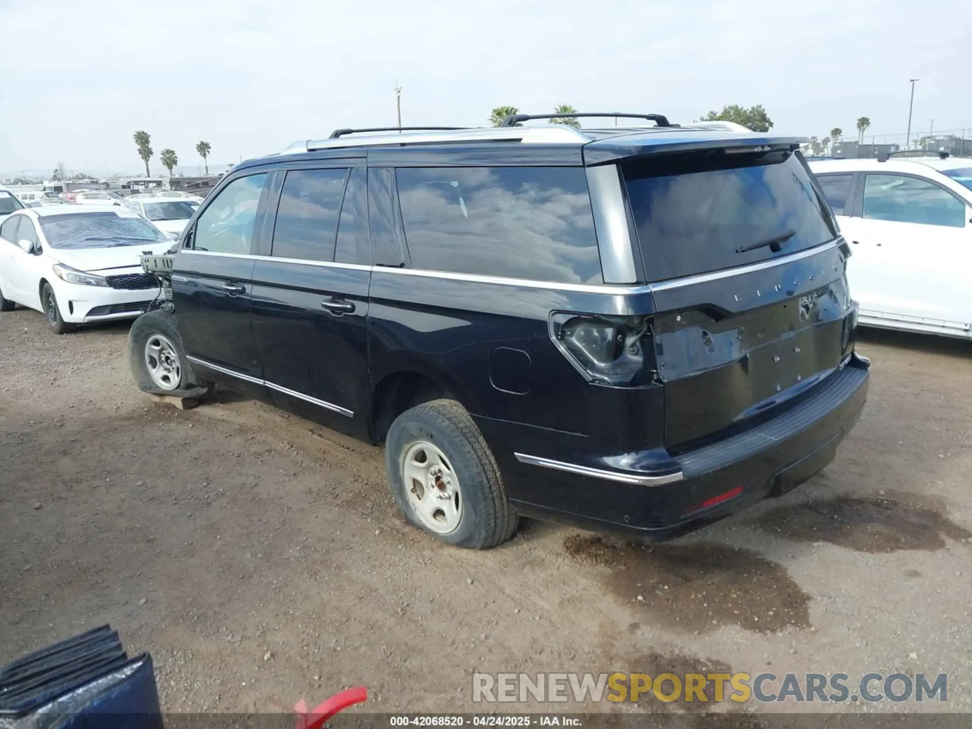 3 Photograph of a damaged car 5LMJJ3TT6LEL09528 LINCOLN NAVIGATOR 2020