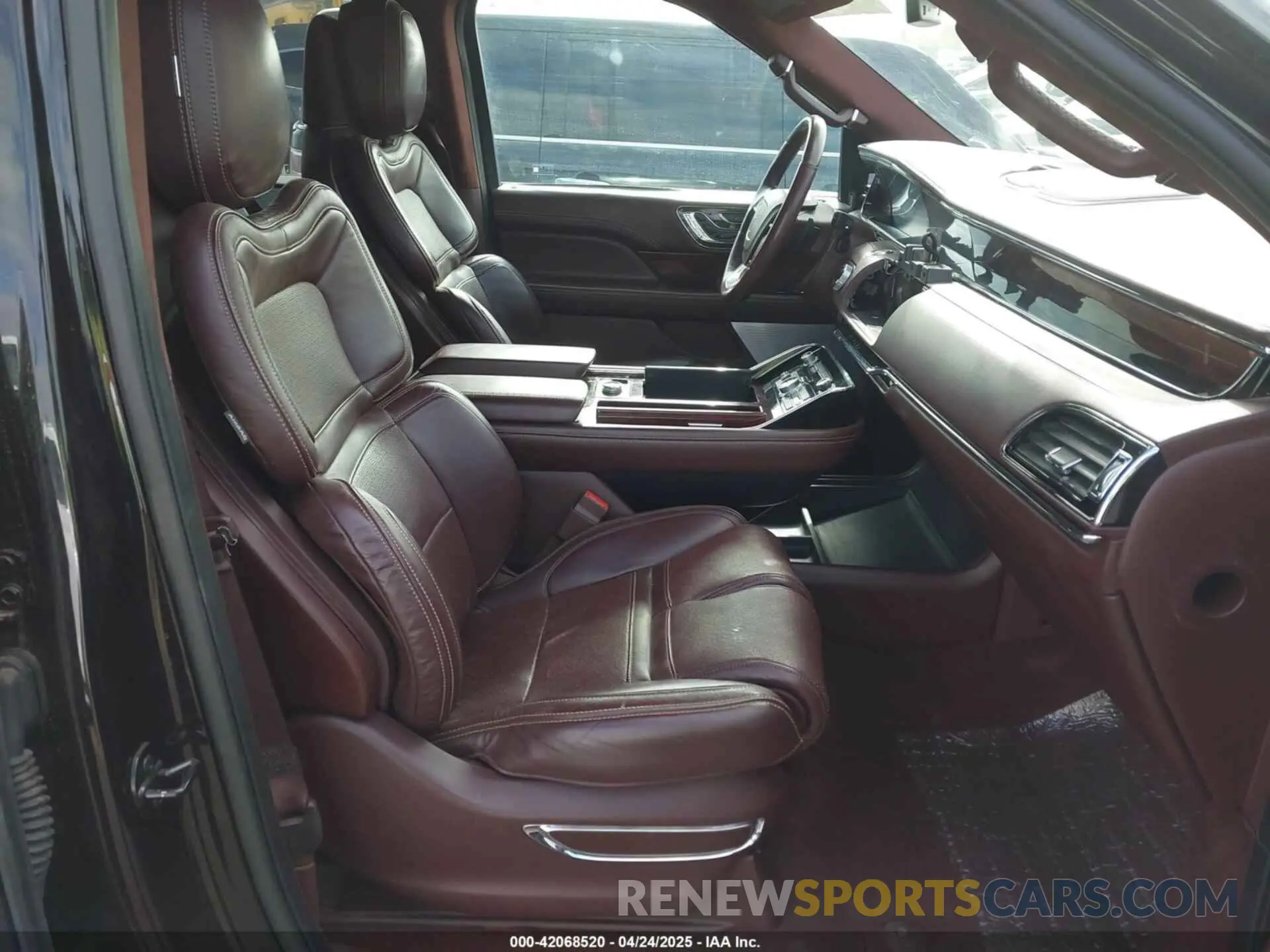 5 Photograph of a damaged car 5LMJJ3TT6LEL09528 LINCOLN NAVIGATOR 2020