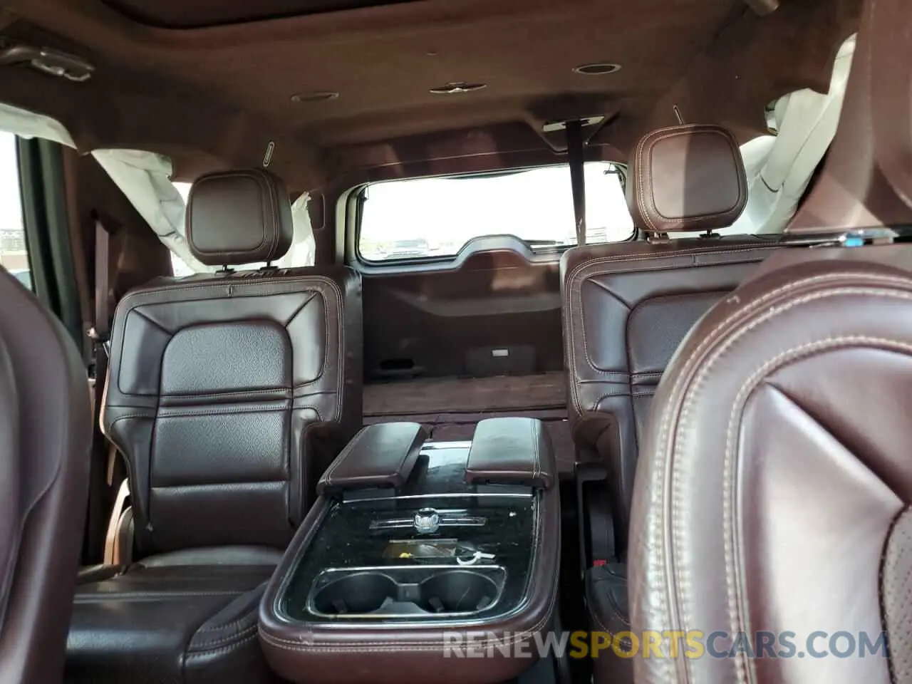 10 Photograph of a damaged car 5LMJJ3TTXLEL16191 LINCOLN NAVIGATOR 2020