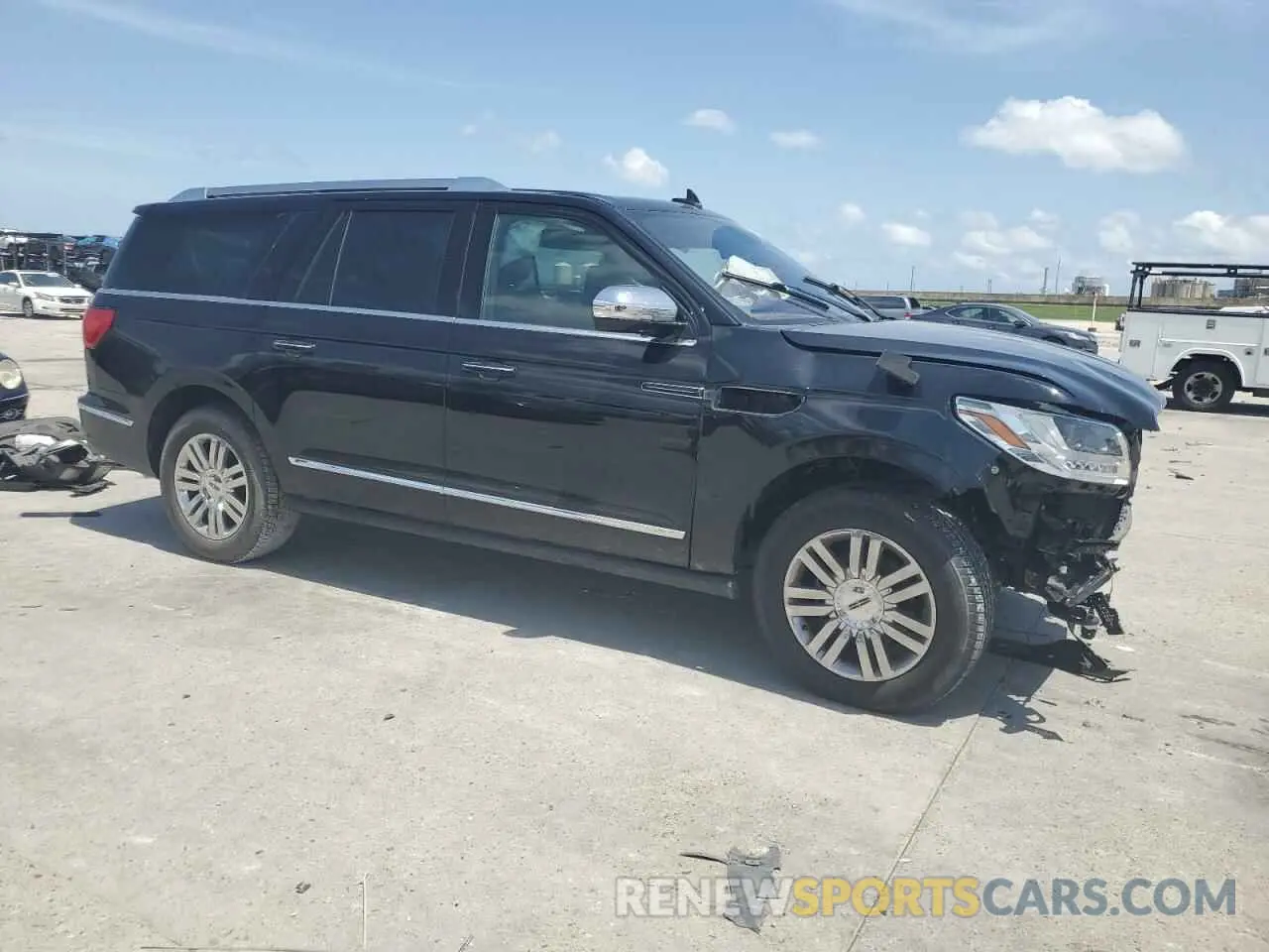4 Photograph of a damaged car 5LMJJ3TTXLEL16191 LINCOLN NAVIGATOR 2020