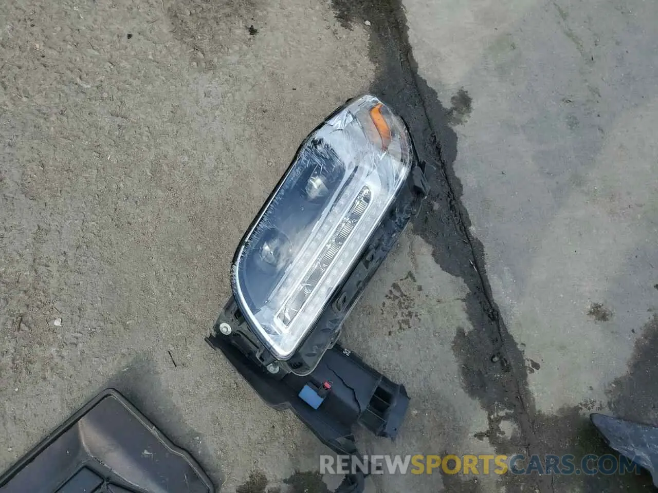 13 Photograph of a damaged car 5LMJJ2LT8MEL06240 LINCOLN NAVIGATOR 2021
