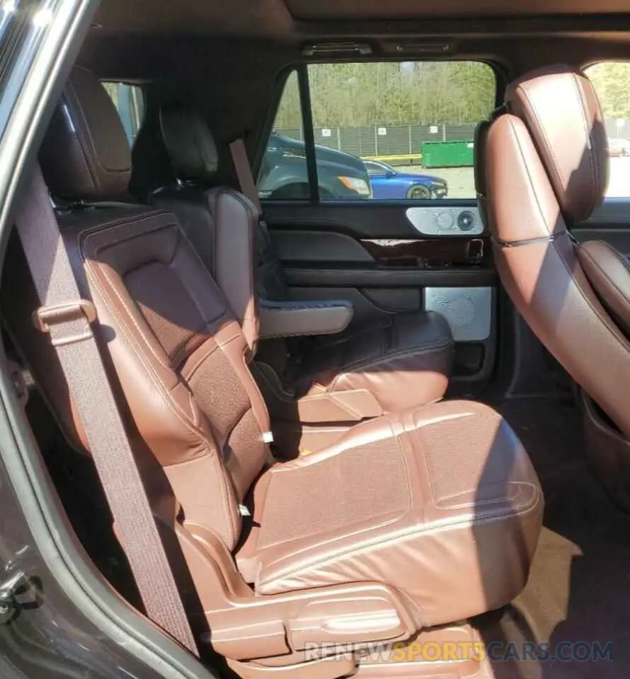 12 Photograph of a damaged car 5LMJJ2TT6MEL20329 LINCOLN NAVIGATOR 2021