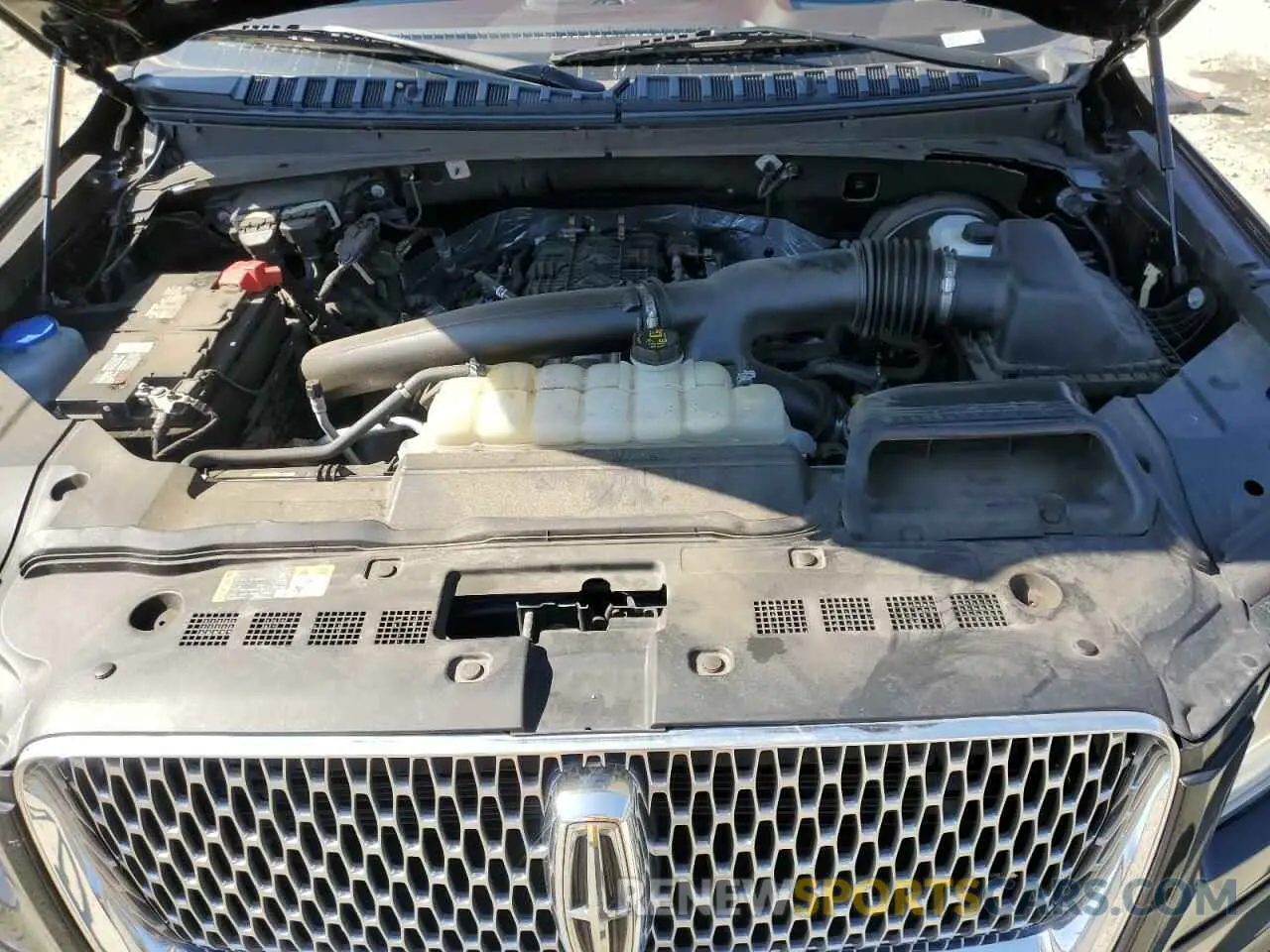 14 Photograph of a damaged car 5LMJJ2TT6MEL20329 LINCOLN NAVIGATOR 2021