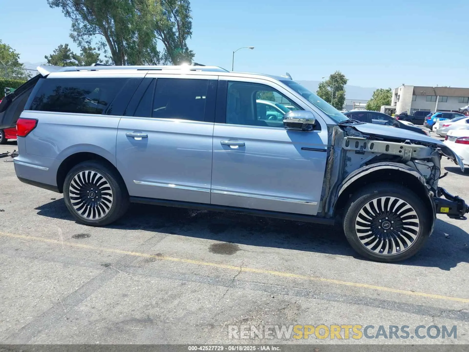 14 Photograph of a damaged car 5LMJJ3TT5MEL06864 LINCOLN NAVIGATOR 2021
