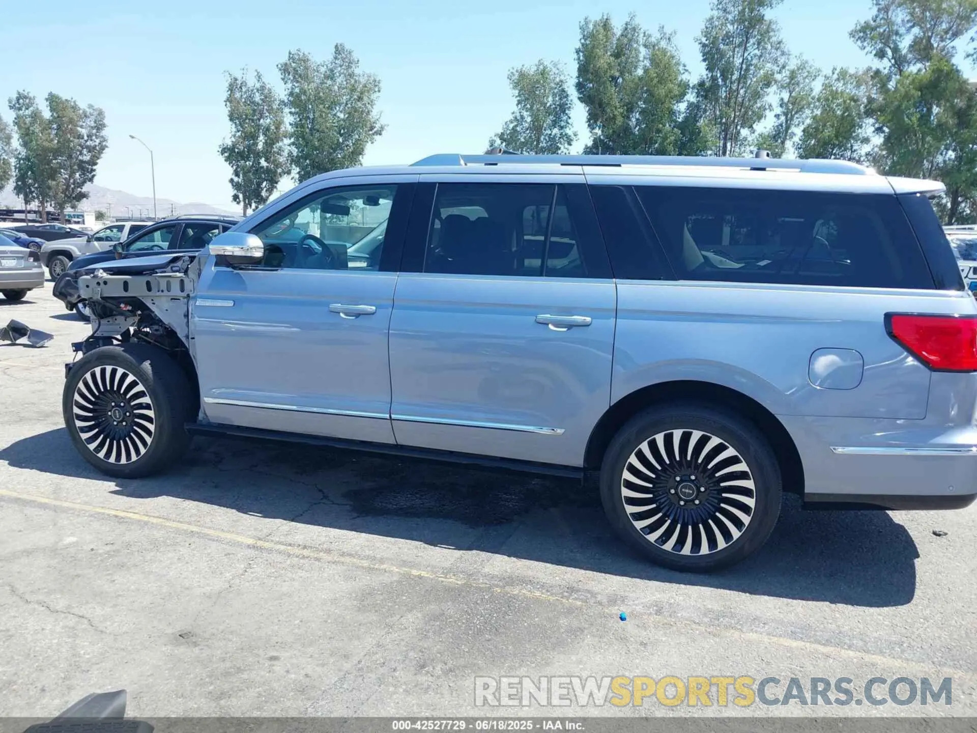 15 Photograph of a damaged car 5LMJJ3TT5MEL06864 LINCOLN NAVIGATOR 2021