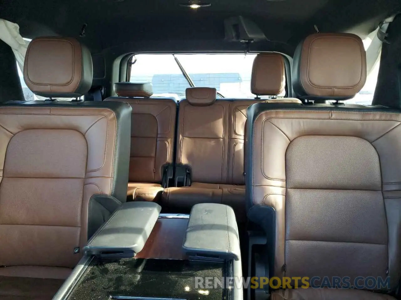 10 Photograph of a damaged car 5LMJJ2LT2NEL12553 LINCOLN NAVIGATOR 2022