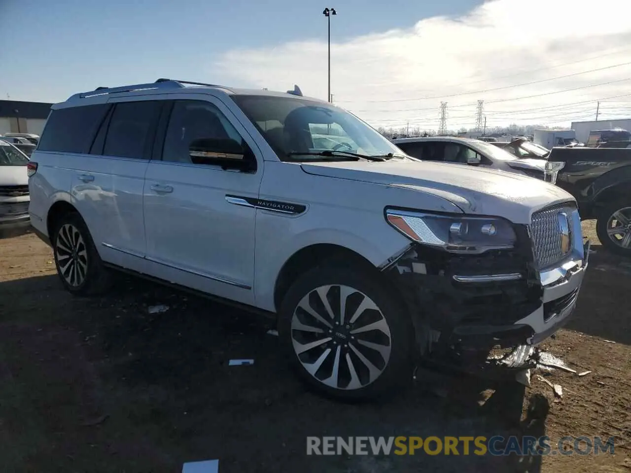 4 Photograph of a damaged car 5LMJJ2LT2NEL12553 LINCOLN NAVIGATOR 2022