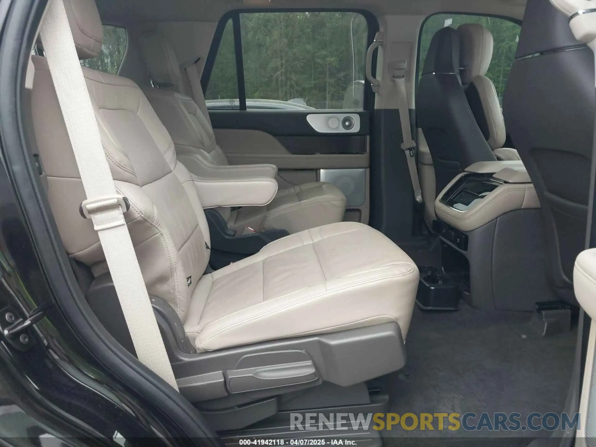8 Фотография поврежденного автомобиля 5LMJJ2LT8NEL04005 LINCOLN NAVIGATOR 2022