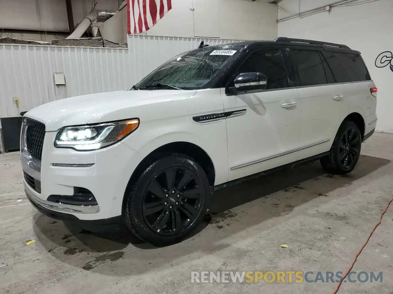 1 Photograph of a damaged car 5LMJJ2TT4NEL00338 LINCOLN NAVIGATOR 2022