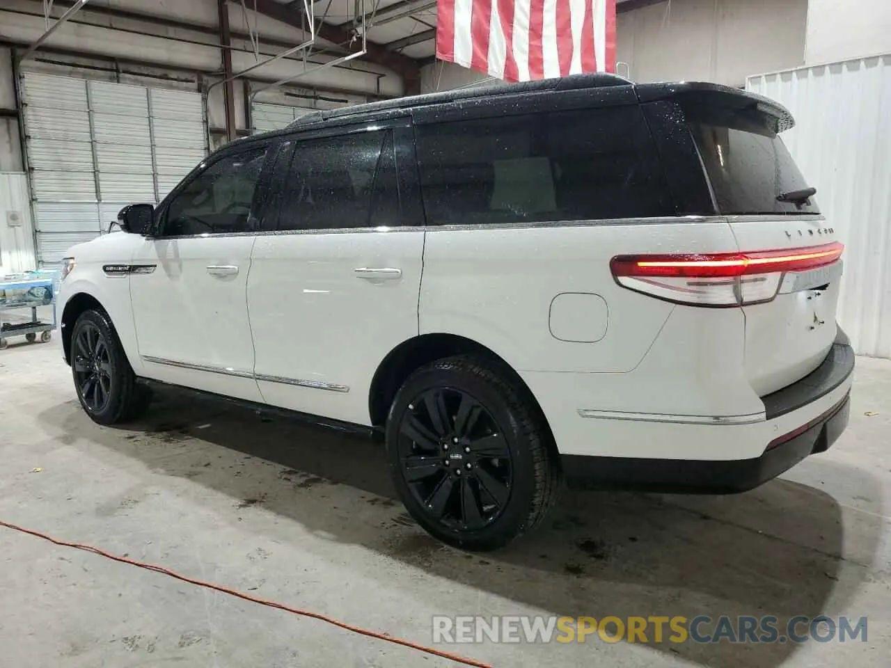 2 Photograph of a damaged car 5LMJJ2TT4NEL00338 LINCOLN NAVIGATOR 2022