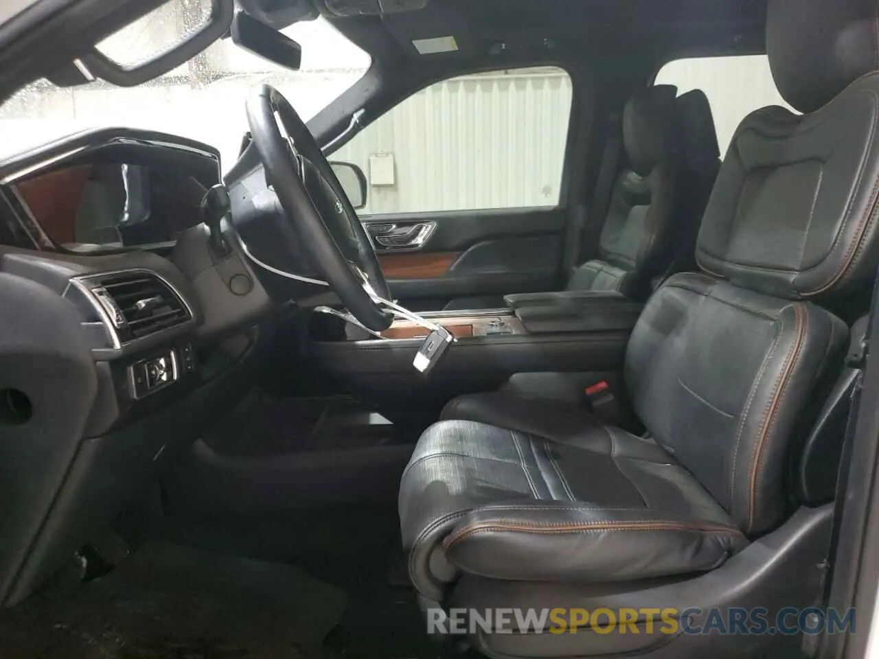 7 Photograph of a damaged car 5LMJJ2TT4NEL00338 LINCOLN NAVIGATOR 2022