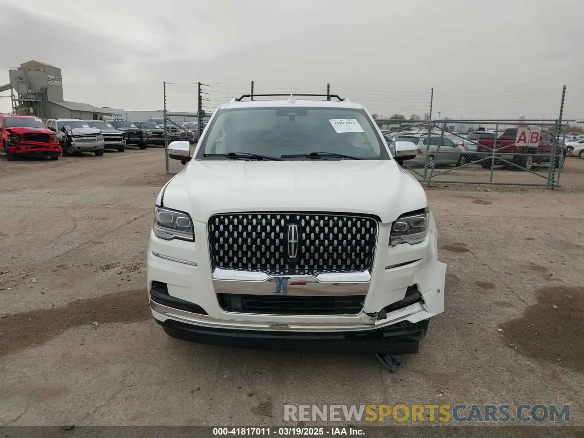 12 Photograph of a damaged car 5LMJJ2TT7NEL03931 LINCOLN NAVIGATOR 2022
