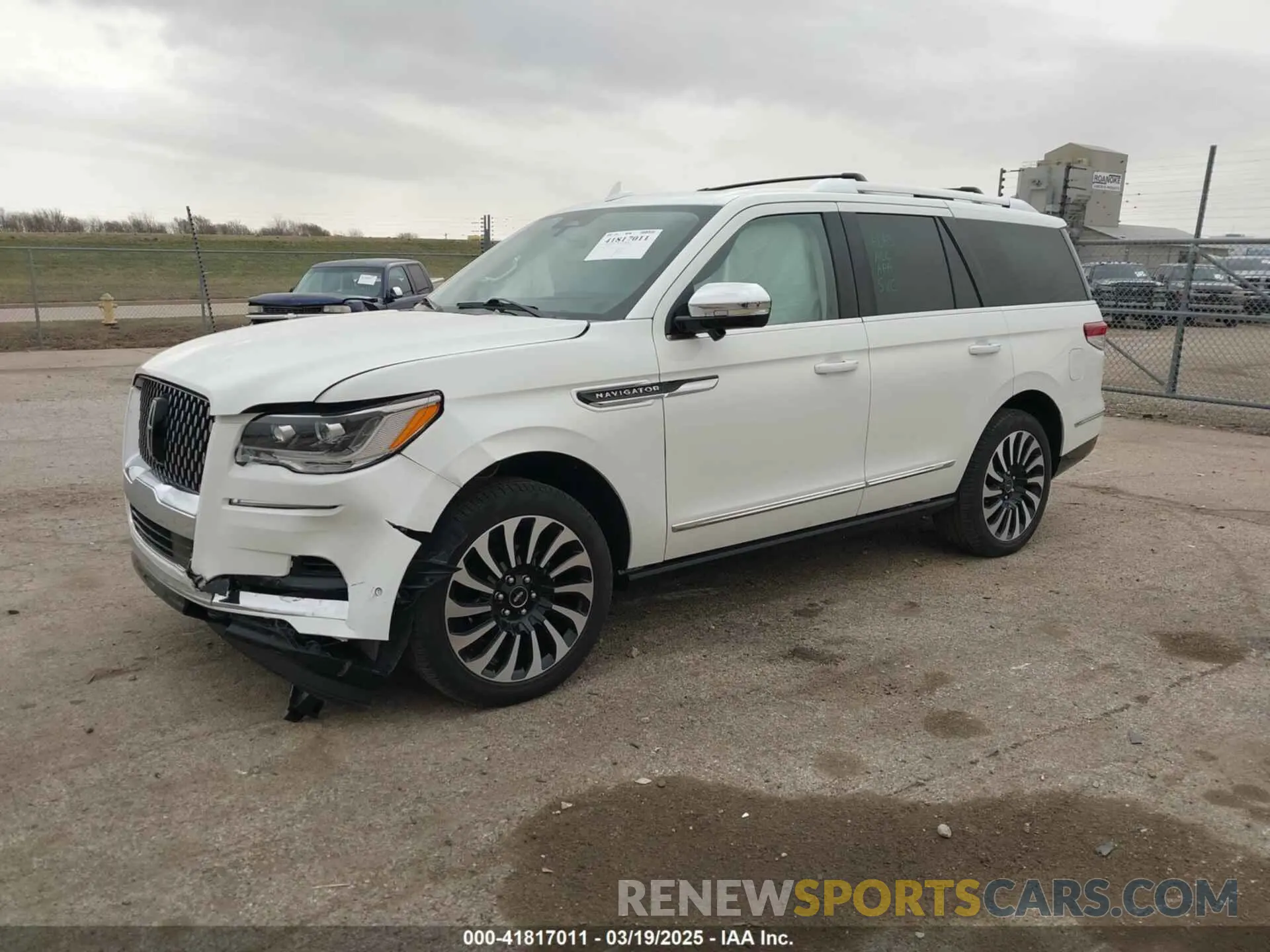 2 Photograph of a damaged car 5LMJJ2TT7NEL03931 LINCOLN NAVIGATOR 2022