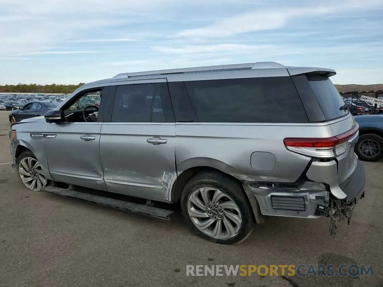 2 Photograph of a damaged car 5LMJJ3LT0NEL03372 LINCOLN NAVIGATOR 2022