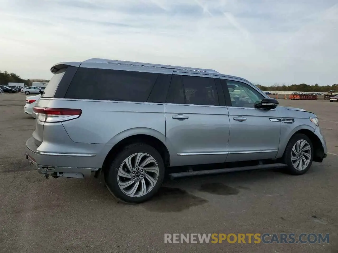 3 Photograph of a damaged car 5LMJJ3LT0NEL03372 LINCOLN NAVIGATOR 2022