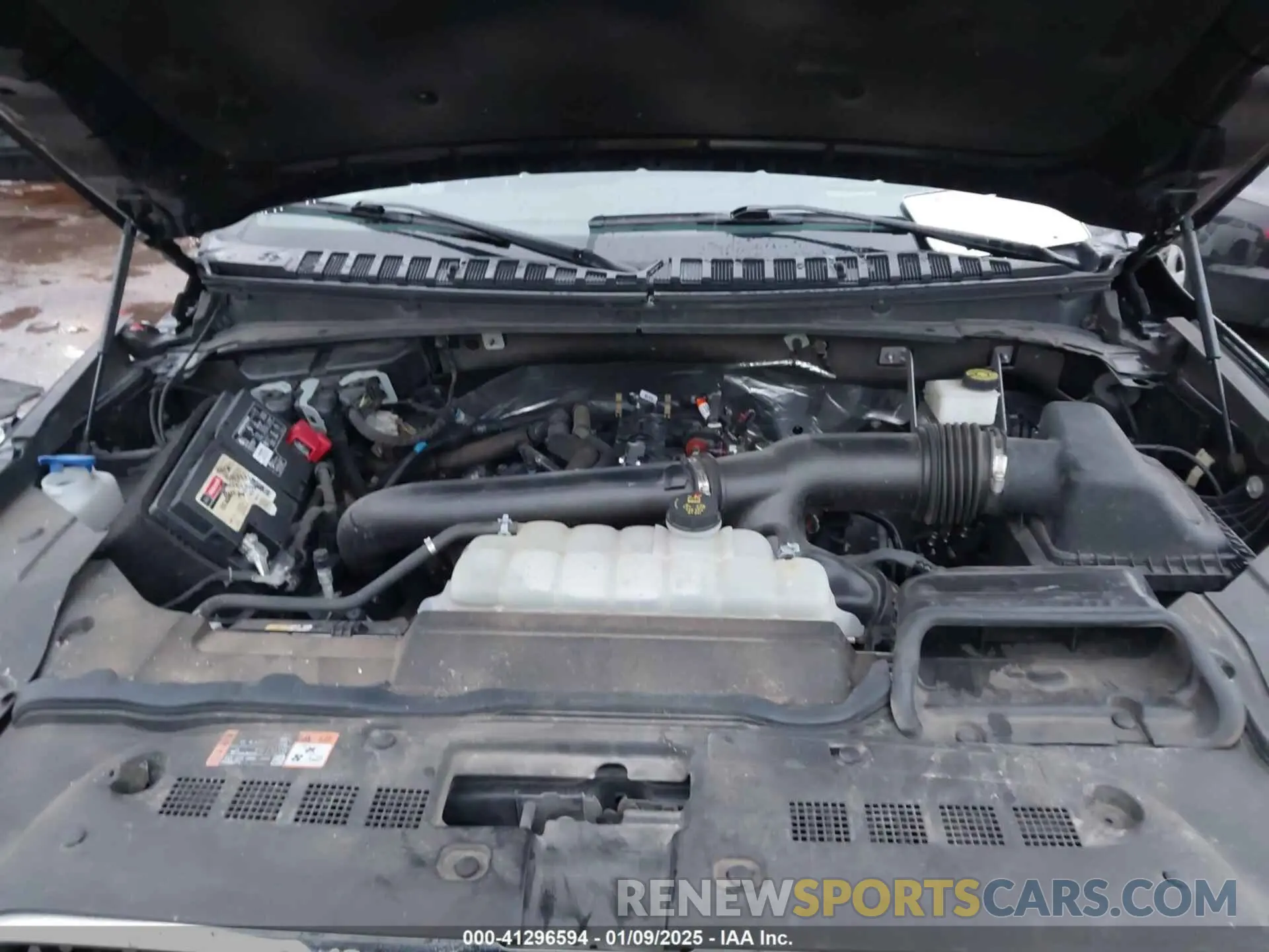 10 Photograph of a damaged car 5LMJJ3TT2NEL13739 LINCOLN NAVIGATOR 2022