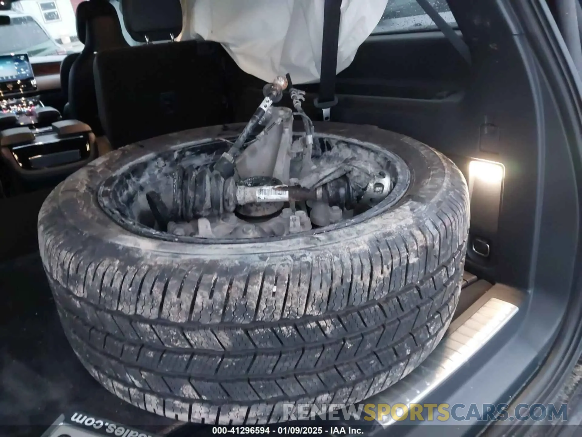 12 Photograph of a damaged car 5LMJJ3TT2NEL13739 LINCOLN NAVIGATOR 2022