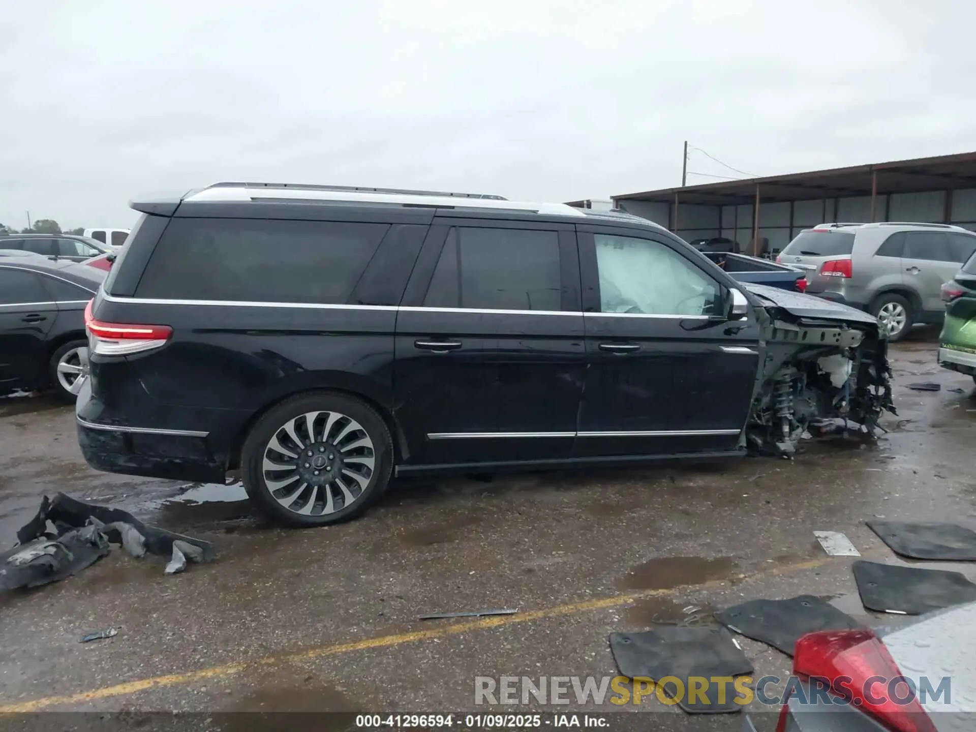14 Photograph of a damaged car 5LMJJ3TT2NEL13739 LINCOLN NAVIGATOR 2022
