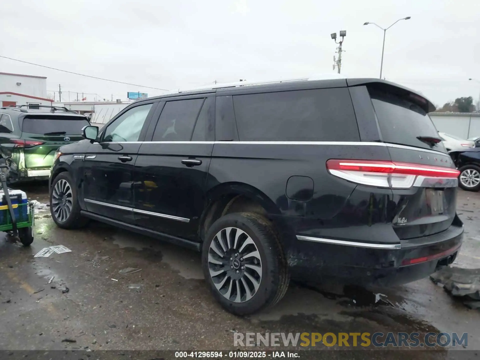 15 Photograph of a damaged car 5LMJJ3TT2NEL13739 LINCOLN NAVIGATOR 2022