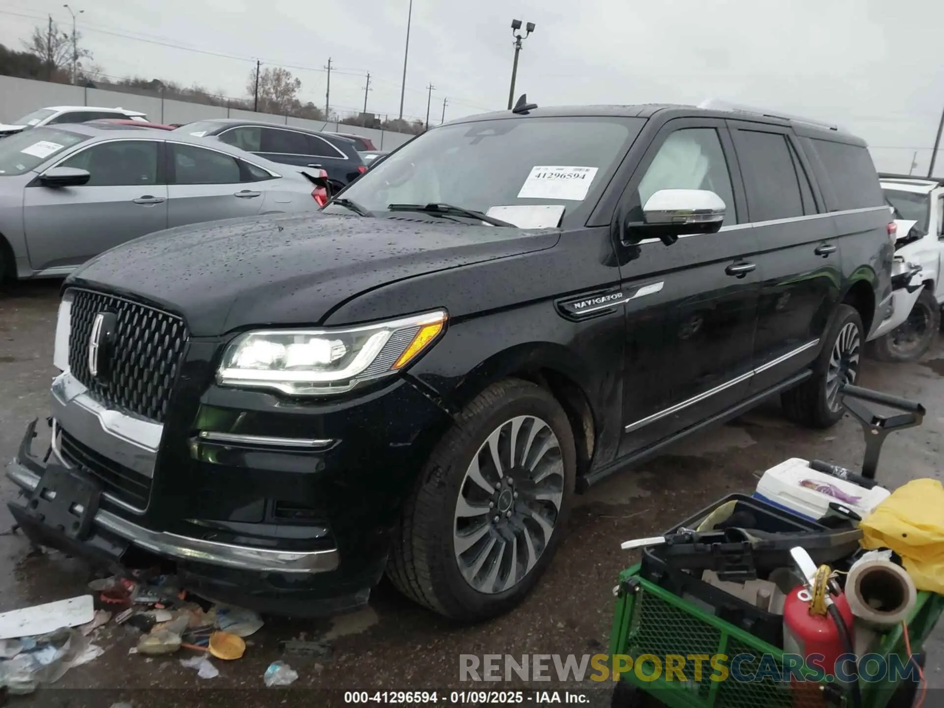 2 Photograph of a damaged car 5LMJJ3TT2NEL13739 LINCOLN NAVIGATOR 2022