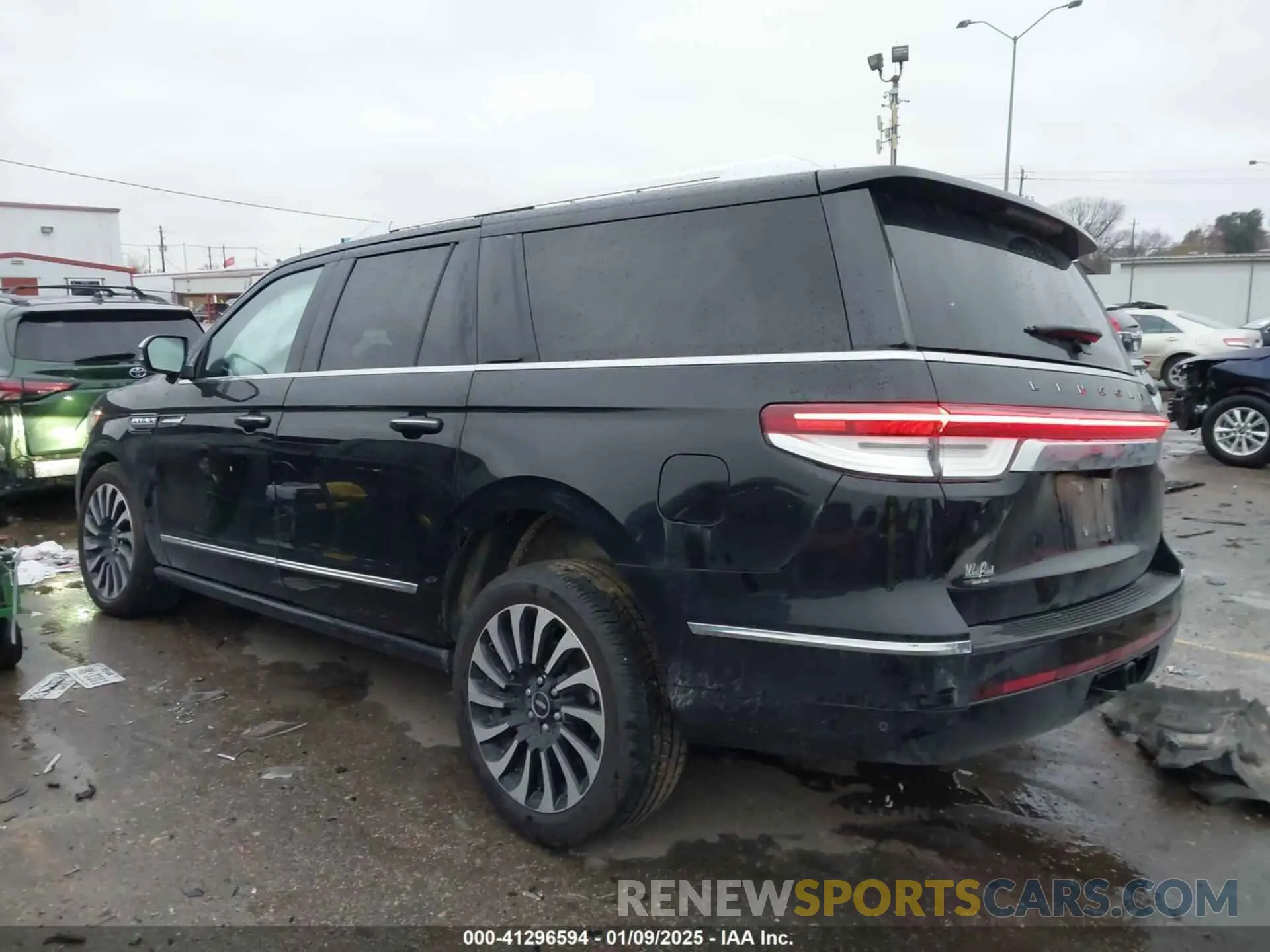 3 Photograph of a damaged car 5LMJJ3TT2NEL13739 LINCOLN NAVIGATOR 2022