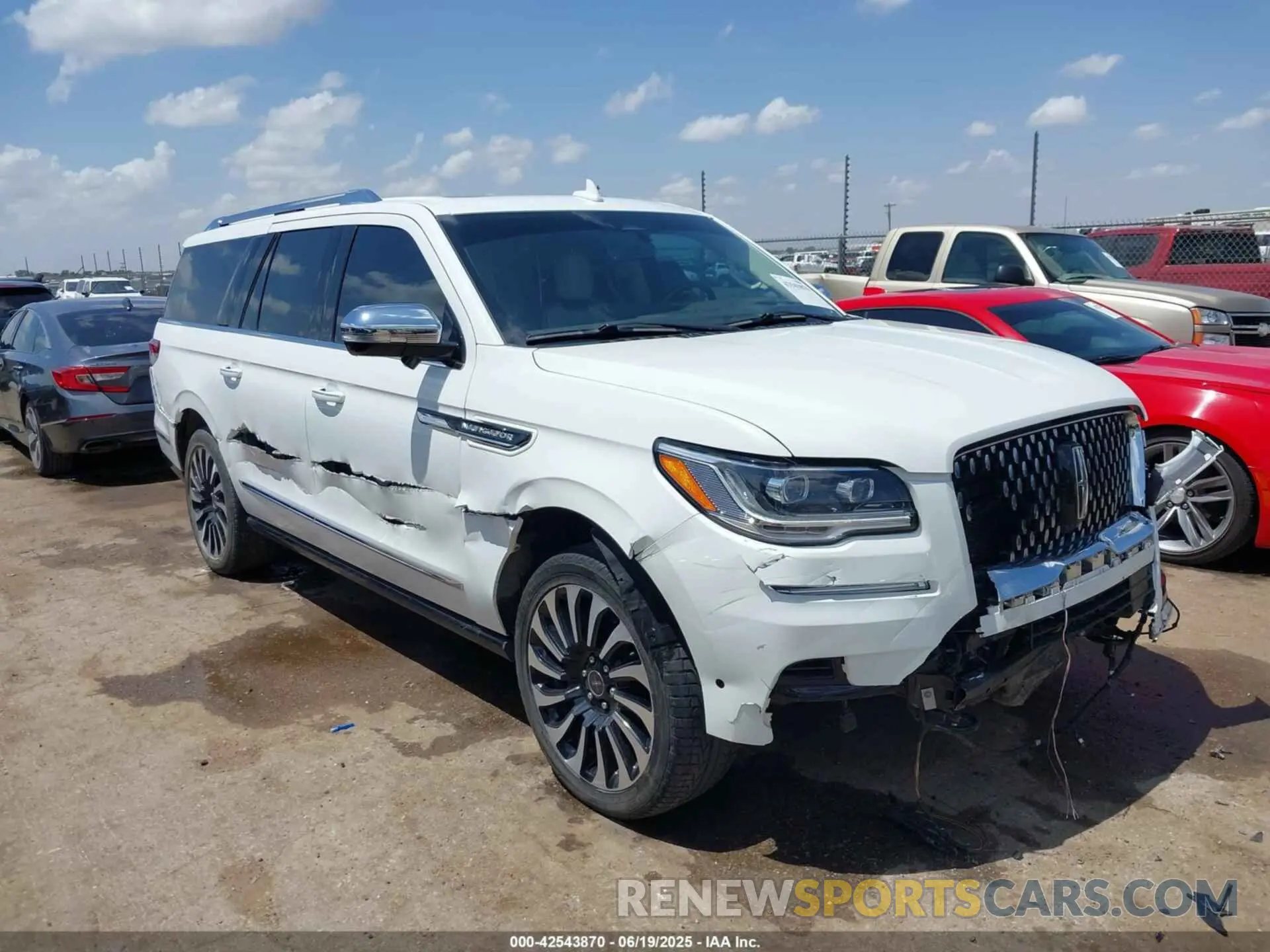 1 Фотография поврежденного автомобиля 5LMJJ3TT8NEL04771 LINCOLN NAVIGATOR 2022