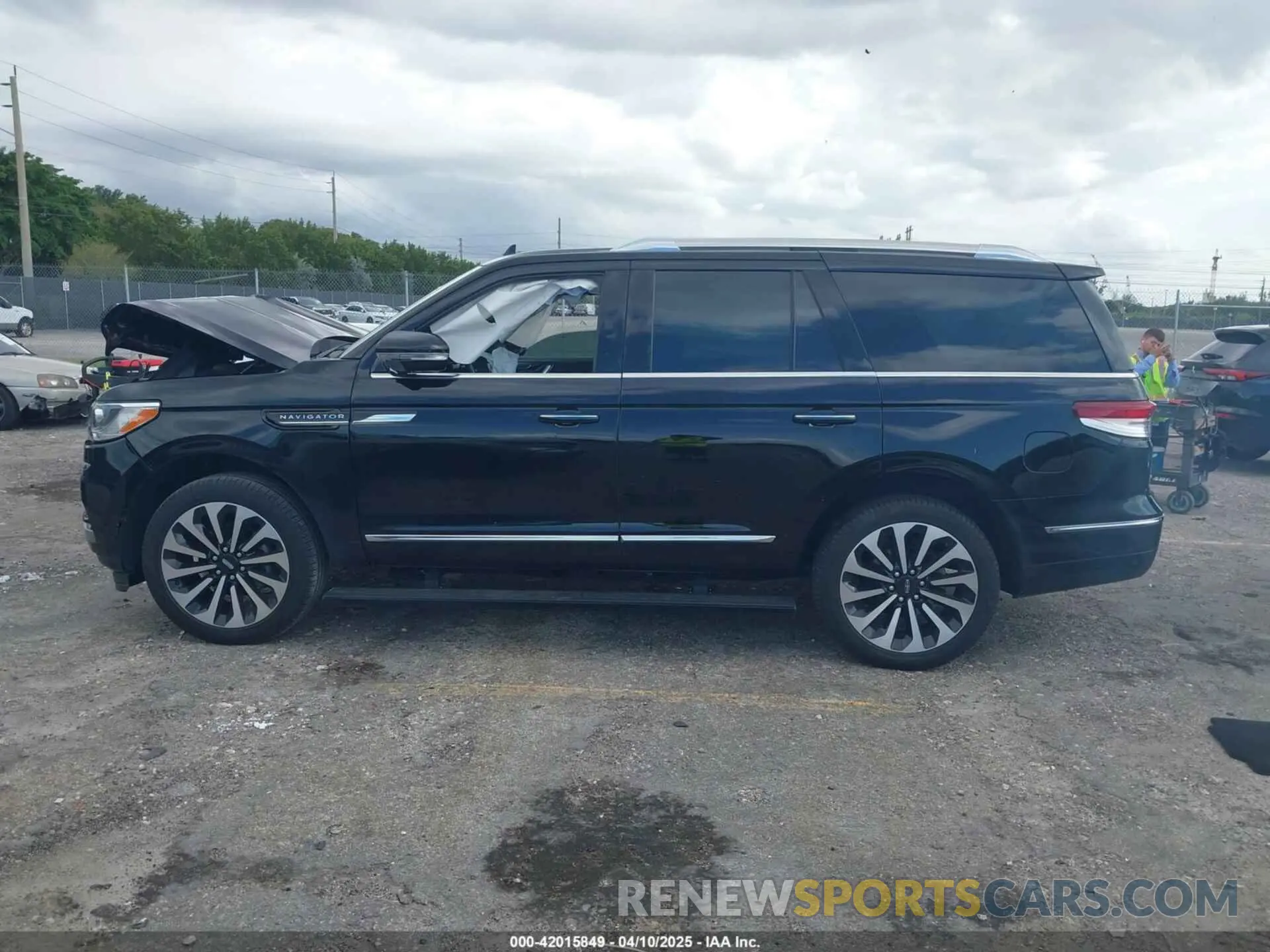 15 Photograph of a damaged car 5LMJJ2KG1PEL10963 LINCOLN NAVIGATOR 2023