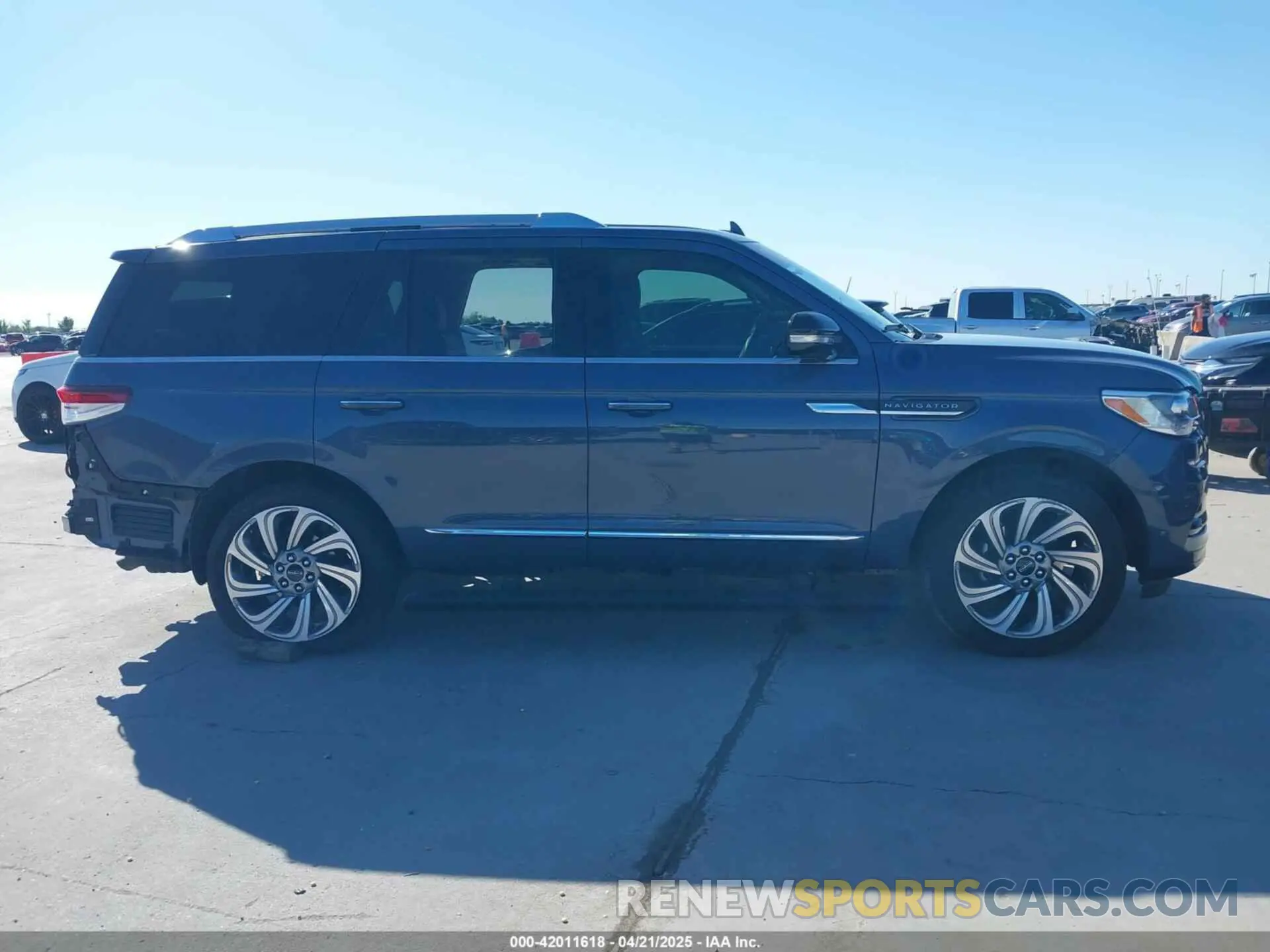 14 Фотография поврежденного автомобиля 5LMJJ2LG2PEL00893 LINCOLN NAVIGATOR 2023