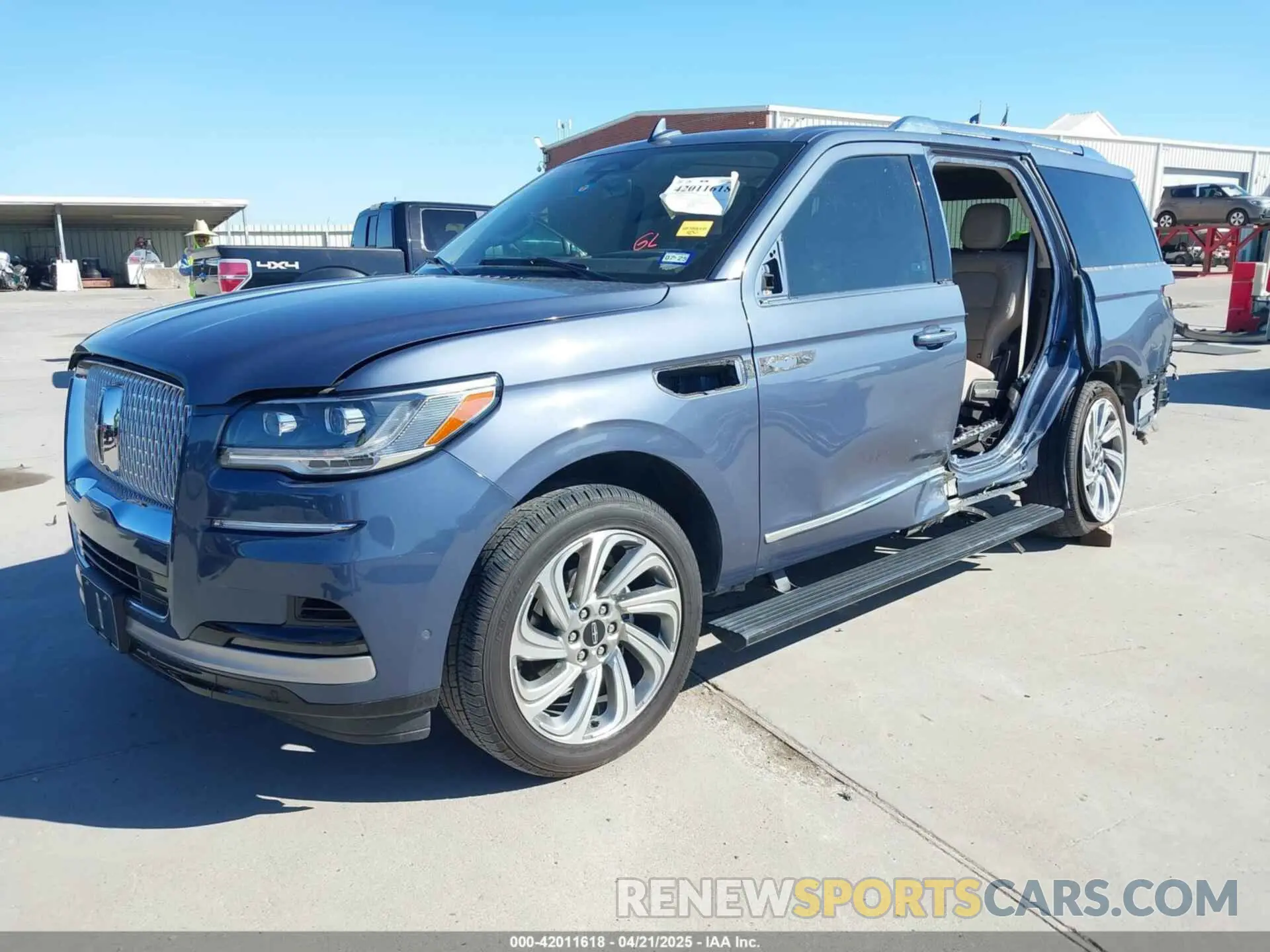 2 Фотография поврежденного автомобиля 5LMJJ2LG2PEL00893 LINCOLN NAVIGATOR 2023