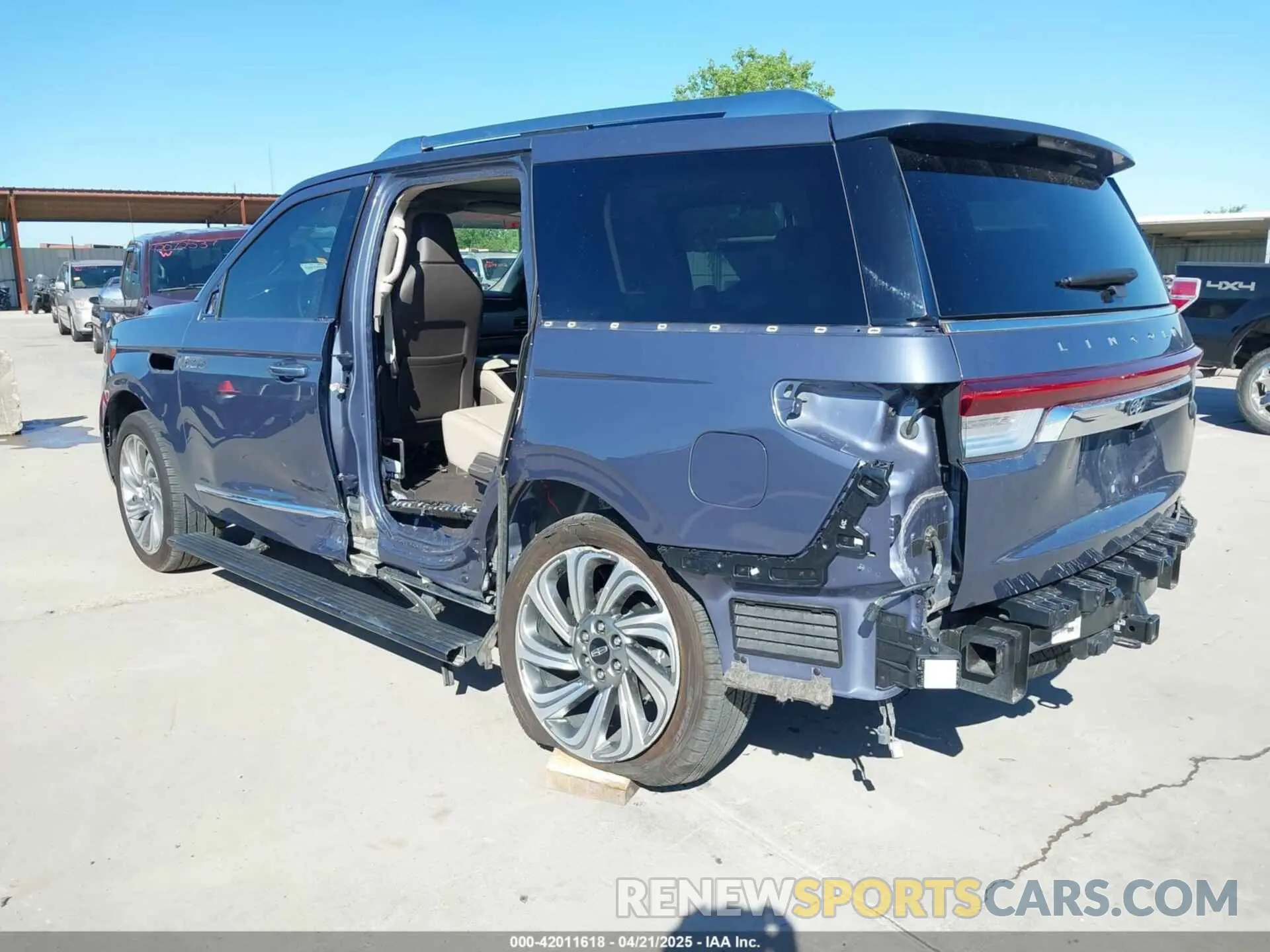 3 Фотография поврежденного автомобиля 5LMJJ2LG2PEL00893 LINCOLN NAVIGATOR 2023