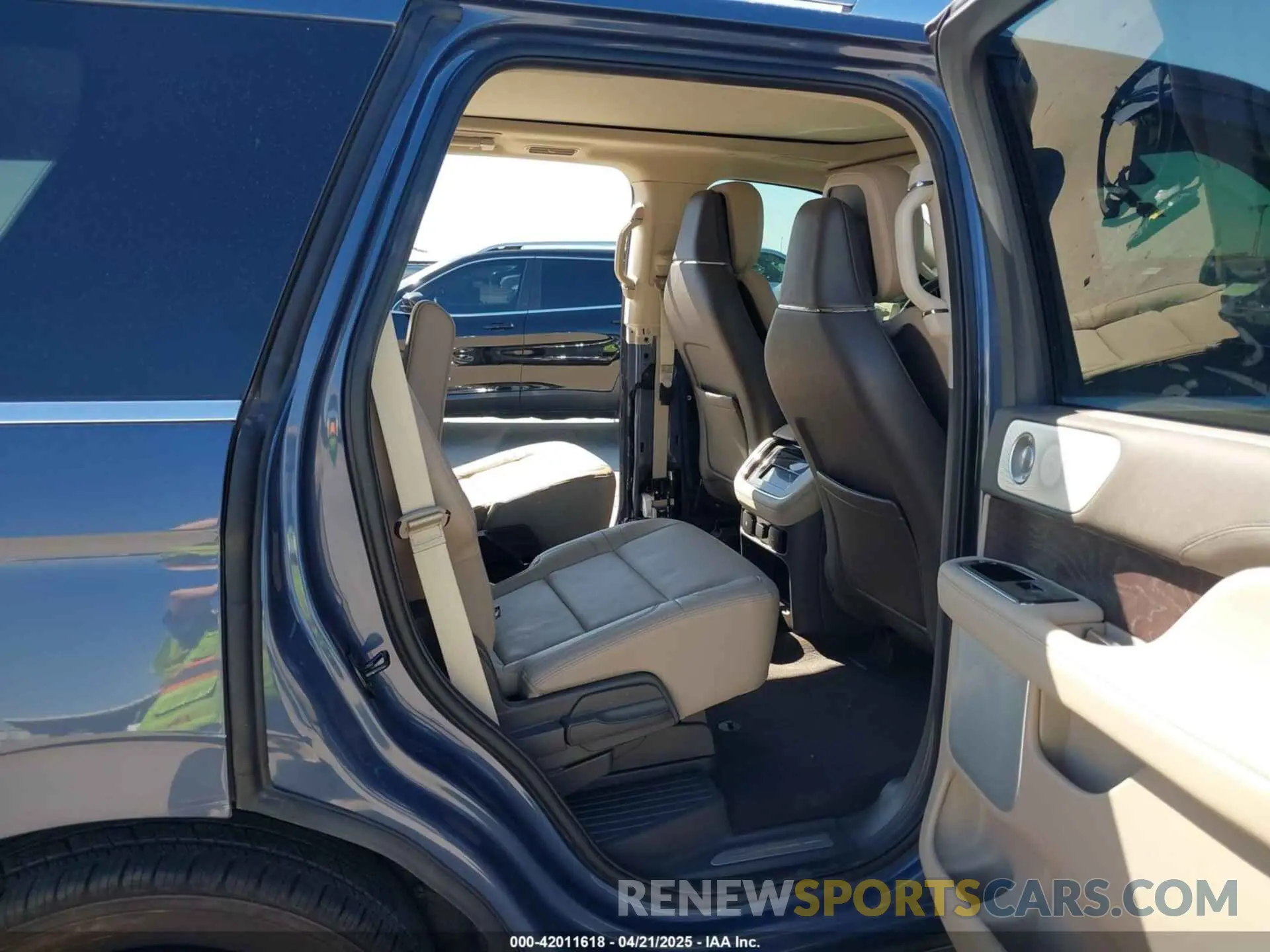 8 Фотография поврежденного автомобиля 5LMJJ2LG2PEL00893 LINCOLN NAVIGATOR 2023