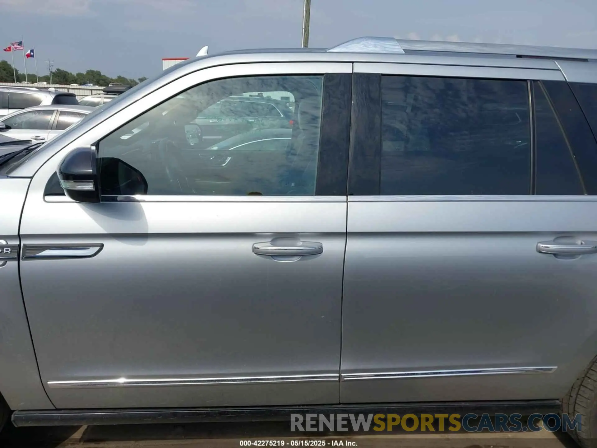 15 Photograph of a damaged car 5LMJJ3LG4PEL12405 LINCOLN NAVIGATOR 2023