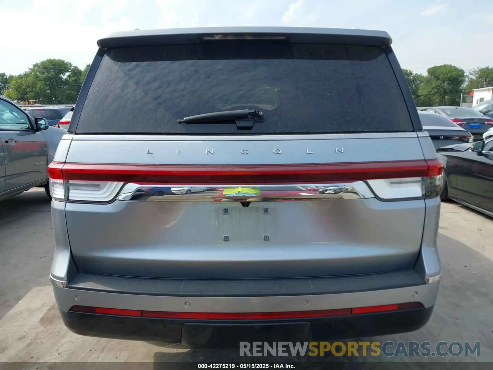 17 Photograph of a damaged car 5LMJJ3LG4PEL12405 LINCOLN NAVIGATOR 2023
